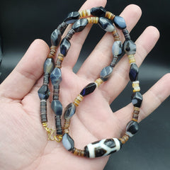 Nc 33 Antique Old Himalayan Indo Tibetan Agate Beads Unique pattern Dzi Necklace