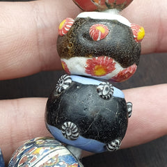 Lot 13 Perlen Antik-Mosaik-Glas-Gabri-Perlen-Halskette. 17-21mm