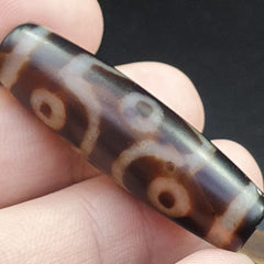 Old Tibetan Very unique 6 Eyes Agate stone Dzi Bead Amulet