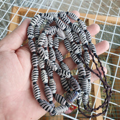 Vintage Venerano ART Fancy Black Feather Beads 18x9.5MM GLASS BEADS Necklace