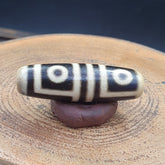 Vintage Old Tibetan 4 eyes in eye Dzi Bead Amulet