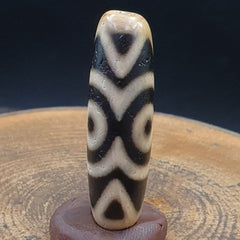 Vintage Old Tibetan 3 eyes in eye Dzi Bead Amulet