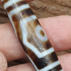 Tibetan Himalayan Agate 3 eyes in eye Dzi Bead Amulet circle and Square Eyes