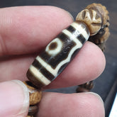 Protective Tibetan 3 Eyes and Lines Agate Dzi Bead Amulet carving beads Bracelet