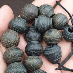Lot 20 Antique Carving Decorated Stone Beads Lot From Swat Valley 18-15mm