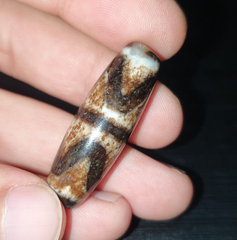 RUSTED Old Himalayan Indo Tibetan Agate DZI Bead Unique pattern