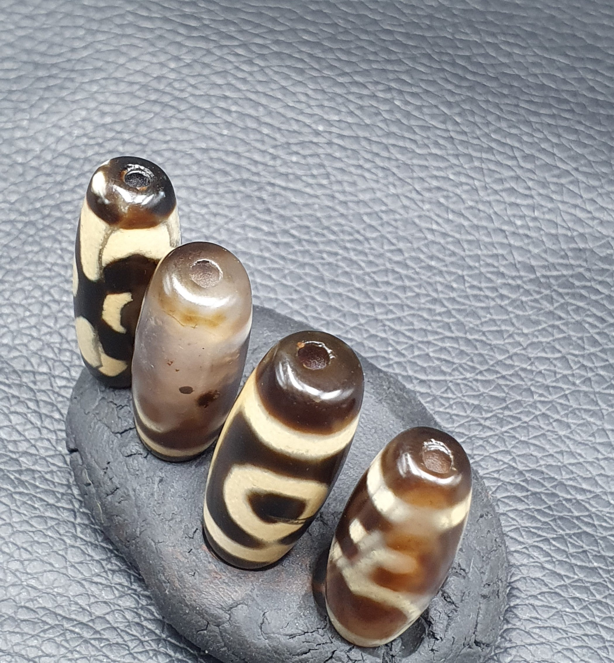 Lot 4 Beads Indo Tibetan Beautiful Pattern Agate Dzi Amulet Beads