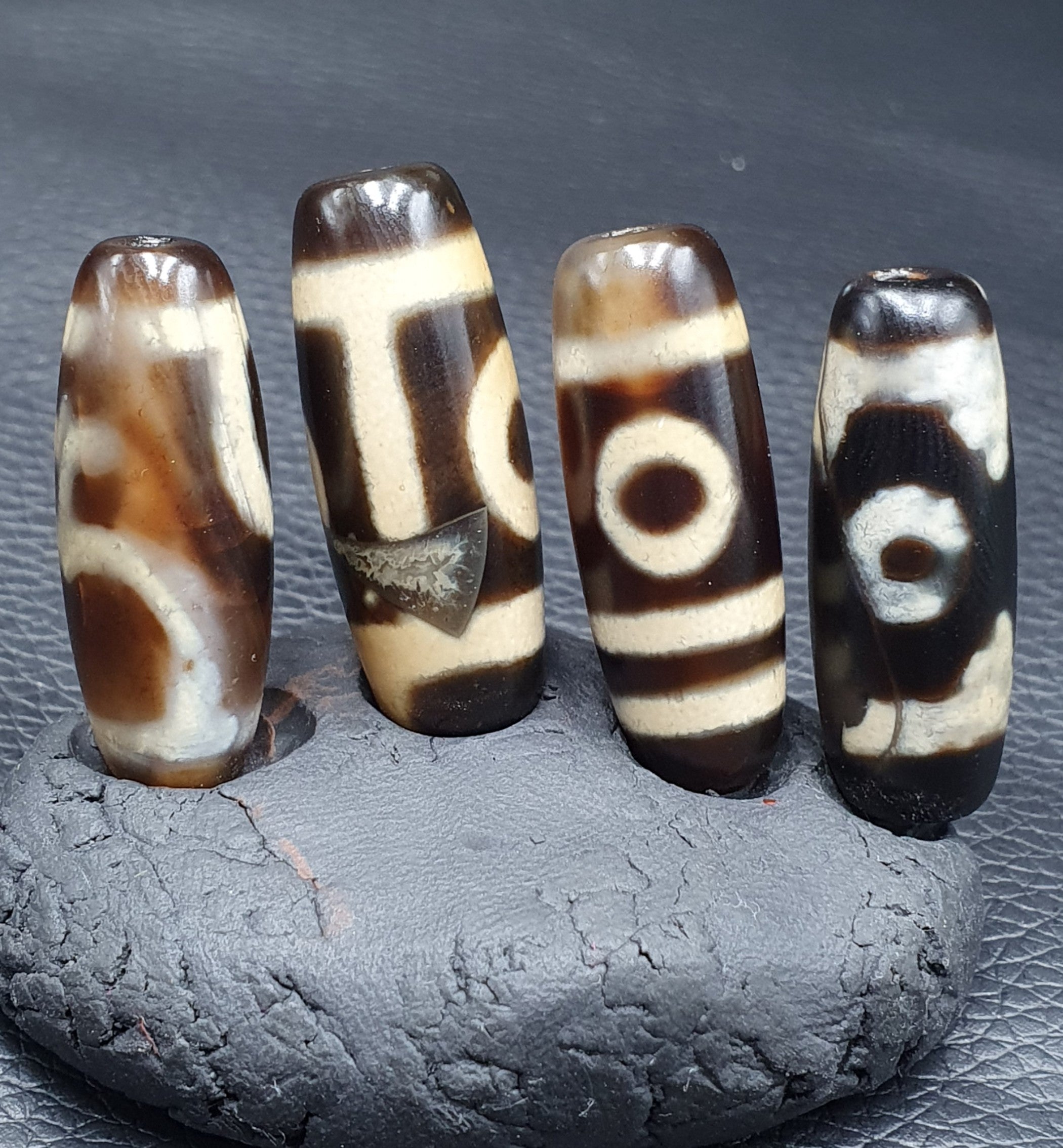 Lot 4 Beads Indo Tibetan Beautiful Pattern Agate Dzi Amulet Beads