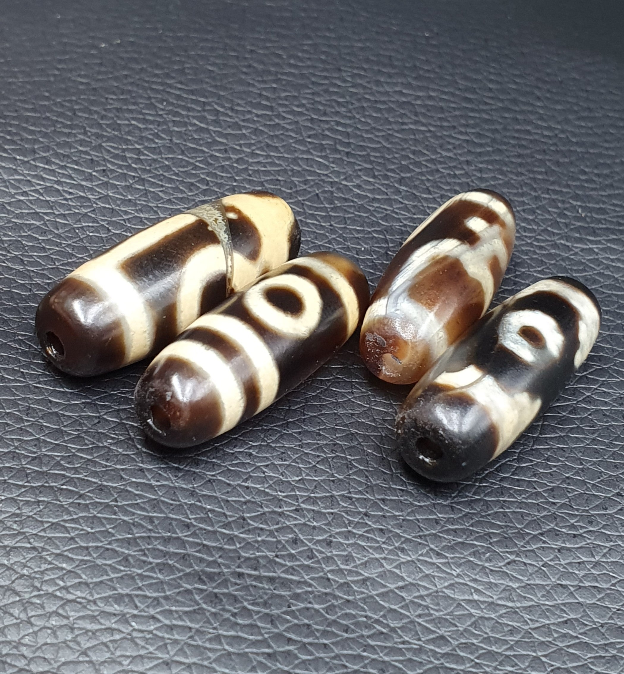 Lot 4 Beads Indo Tibetan Beautiful Pattern Agate Dzi Amulet Beads