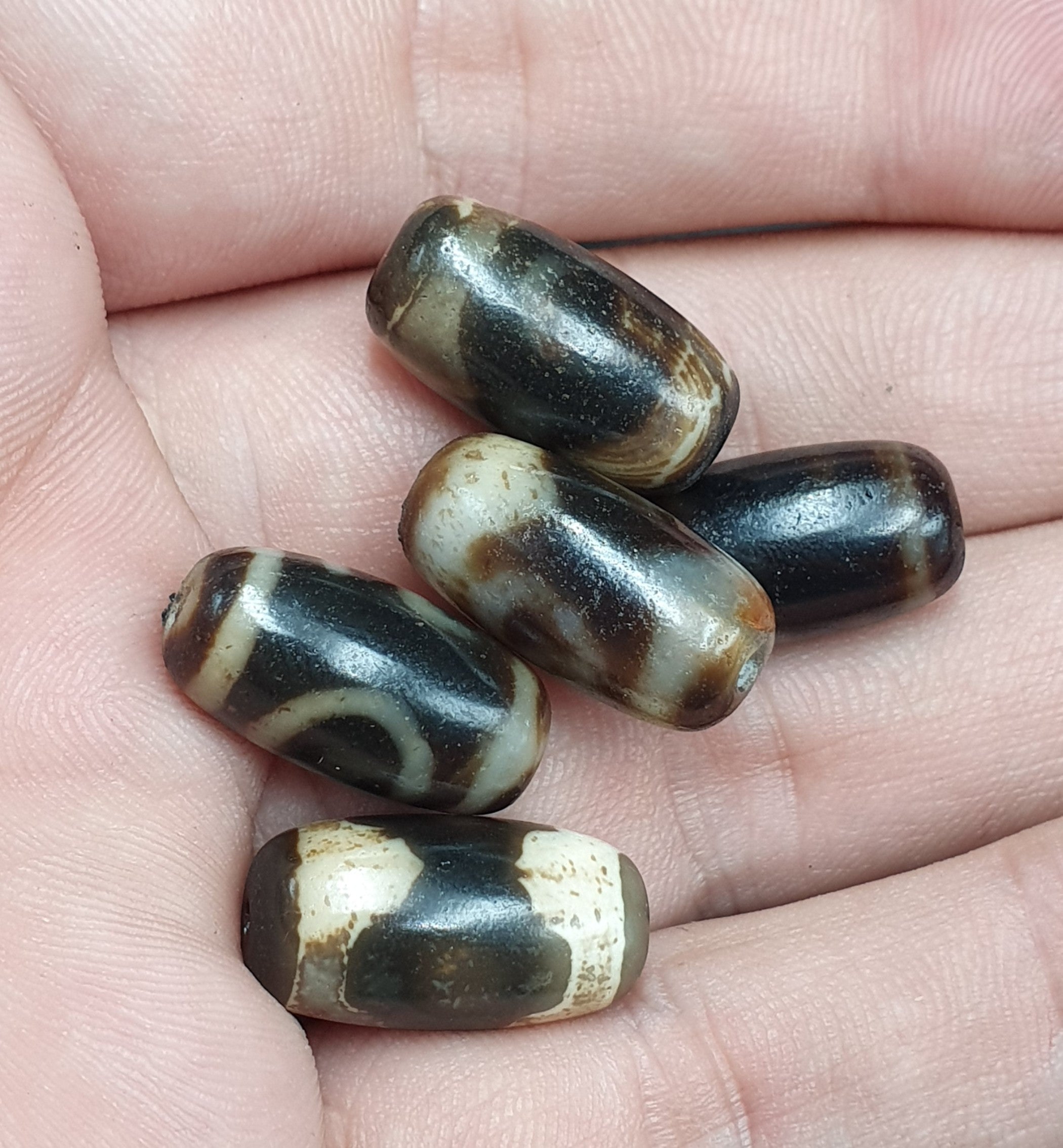 Lot 5B Beads Indo Tibetan Beautiful Pattern Agate Dzi Amulet Beads