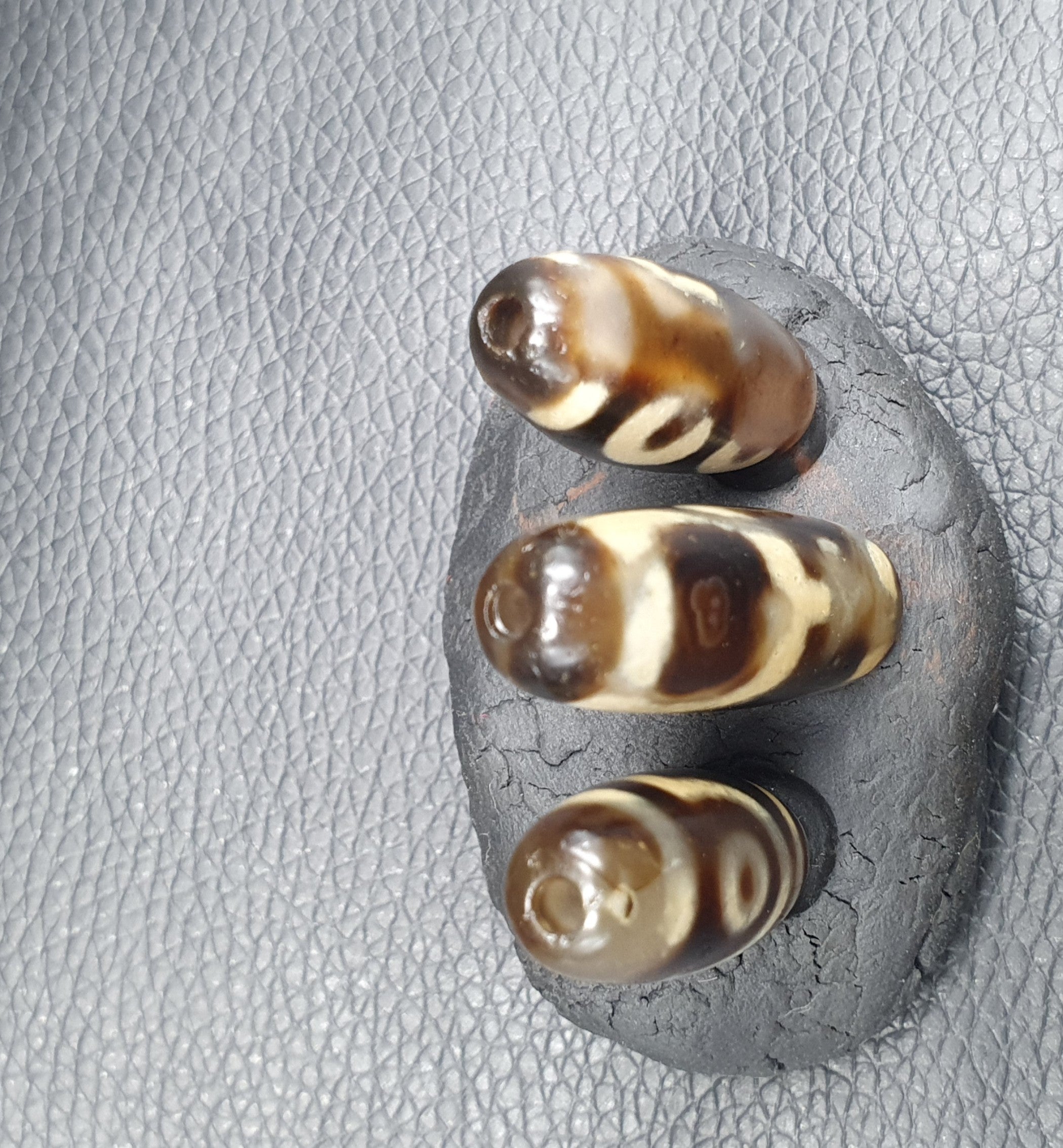 Himalayan Indo Tibetan Eyes Pattern Agate Dzi Amulet Bead lot 3 beads LB3