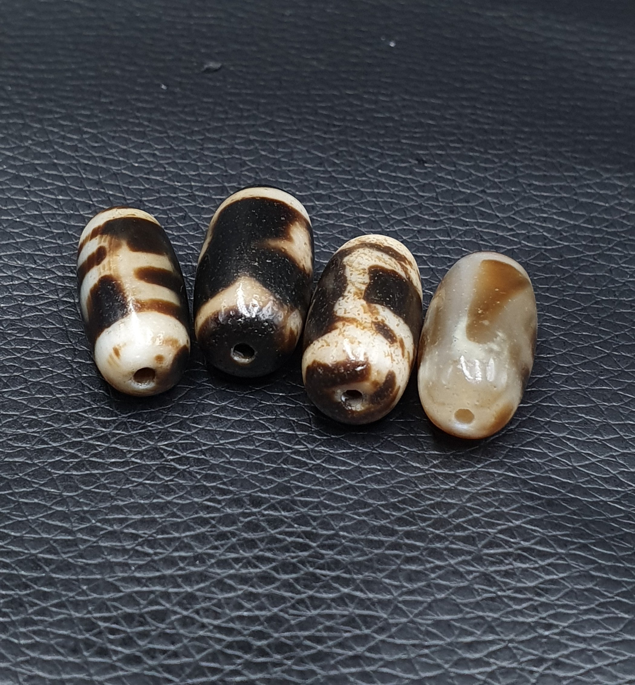 Lot 4 Beads Indo Tibetan Beautiful Pattern Agate Dzi Amulet Beads