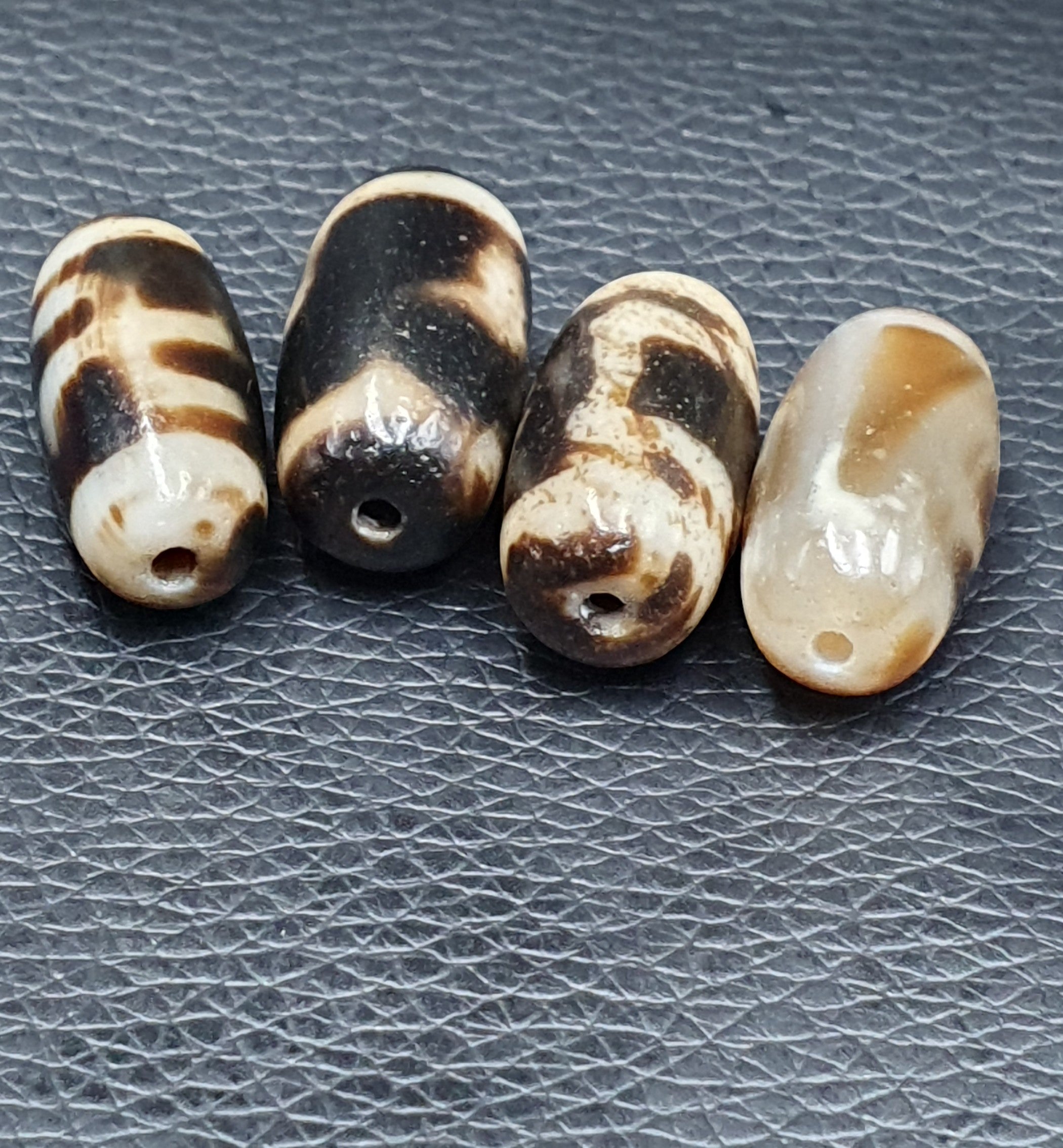 Lot 4 Beads Indo Tibetan Beautiful Pattern Agate Dzi Amulet Beads