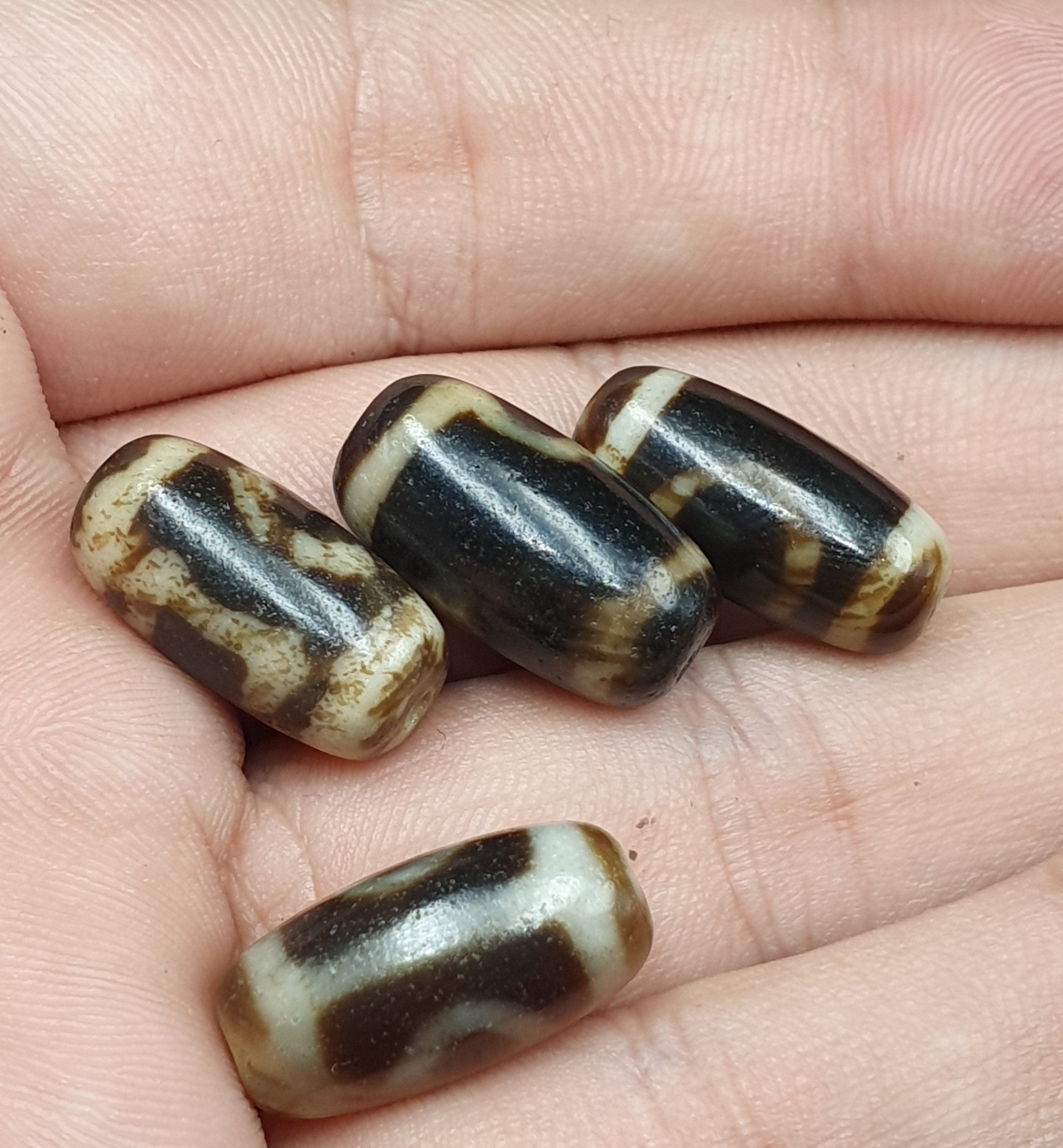 Lot 4 Beads Indo Tibetan Beautiful Pattern Agate Dzi Amulet Beads