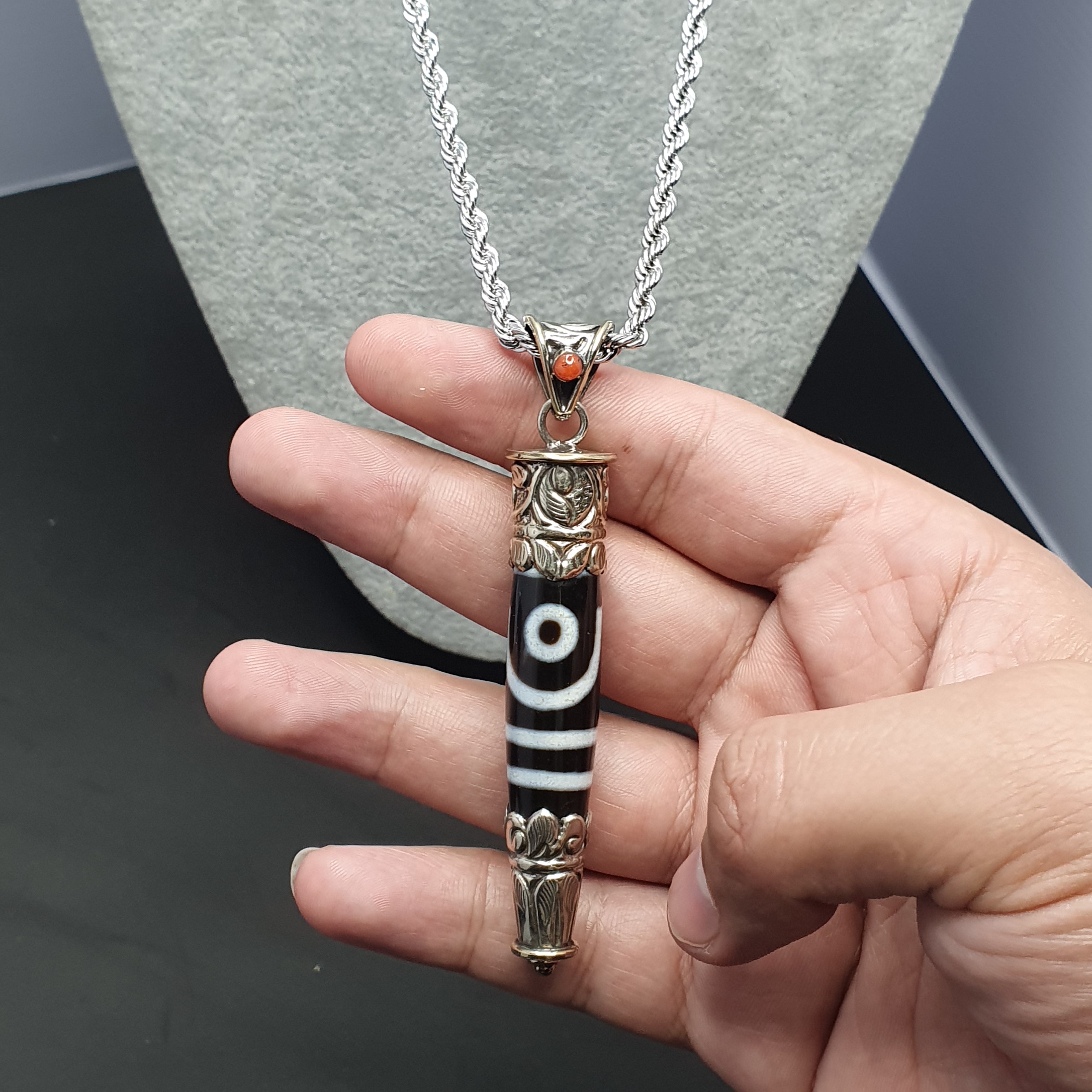 Vintage Tibetan Nepalese 2 Eyes Agate & Brass Pendant Necklace