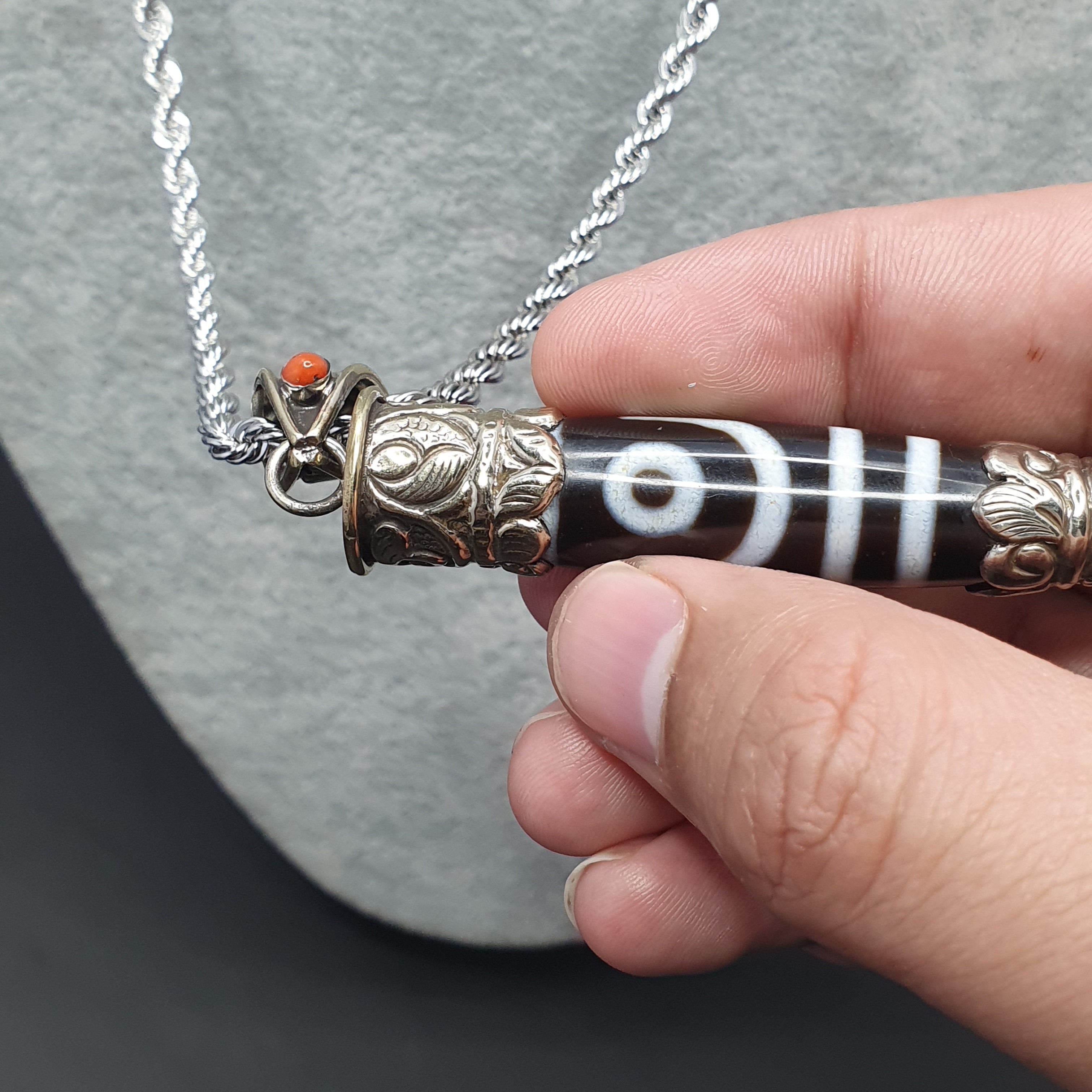 Vintage Tibetan Nepalese 2 Eyes Agate & Brass Pendant Necklace