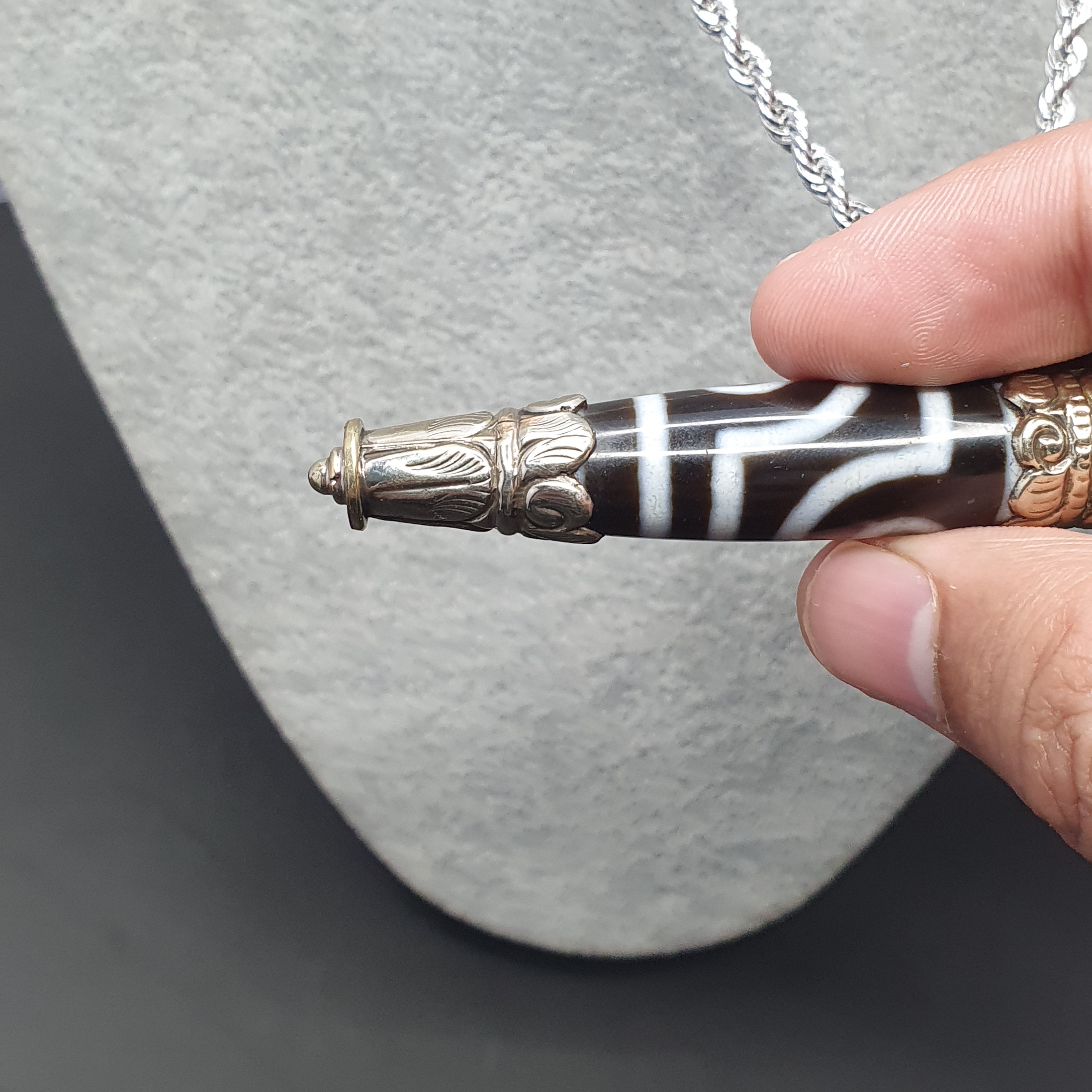 Vintage Tibetan Nepalese 2 Eyes Agate & Brass Pendant Necklace