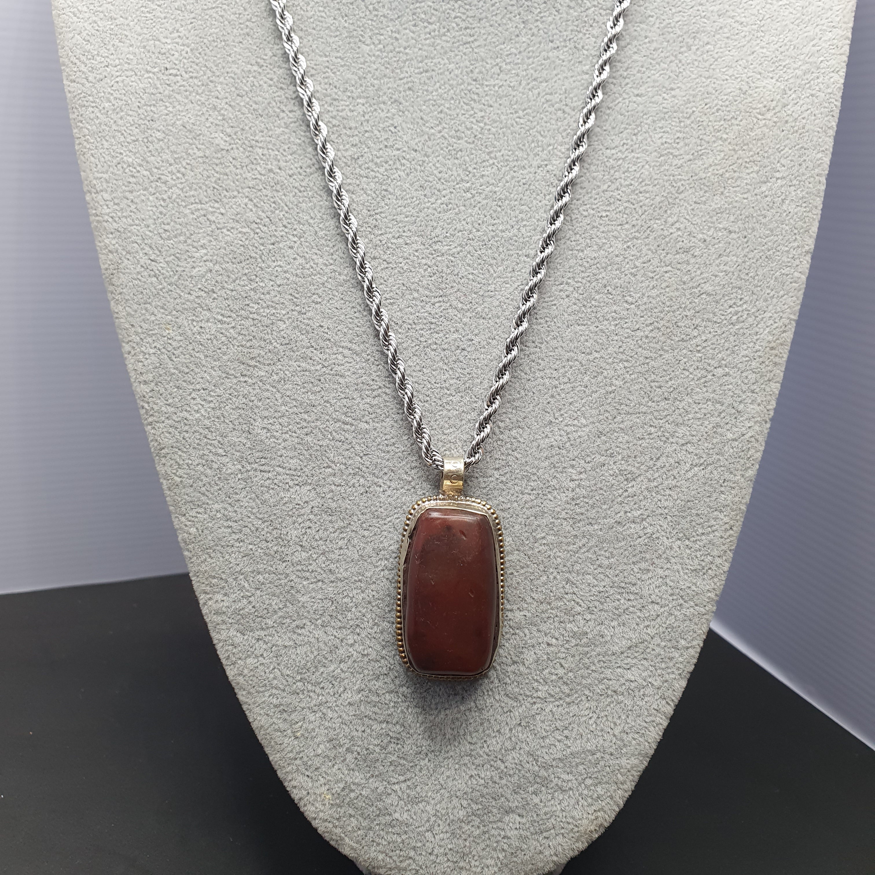 Vintage Nepalese Tibetan Red Carnelian Agate Pendant Necklace