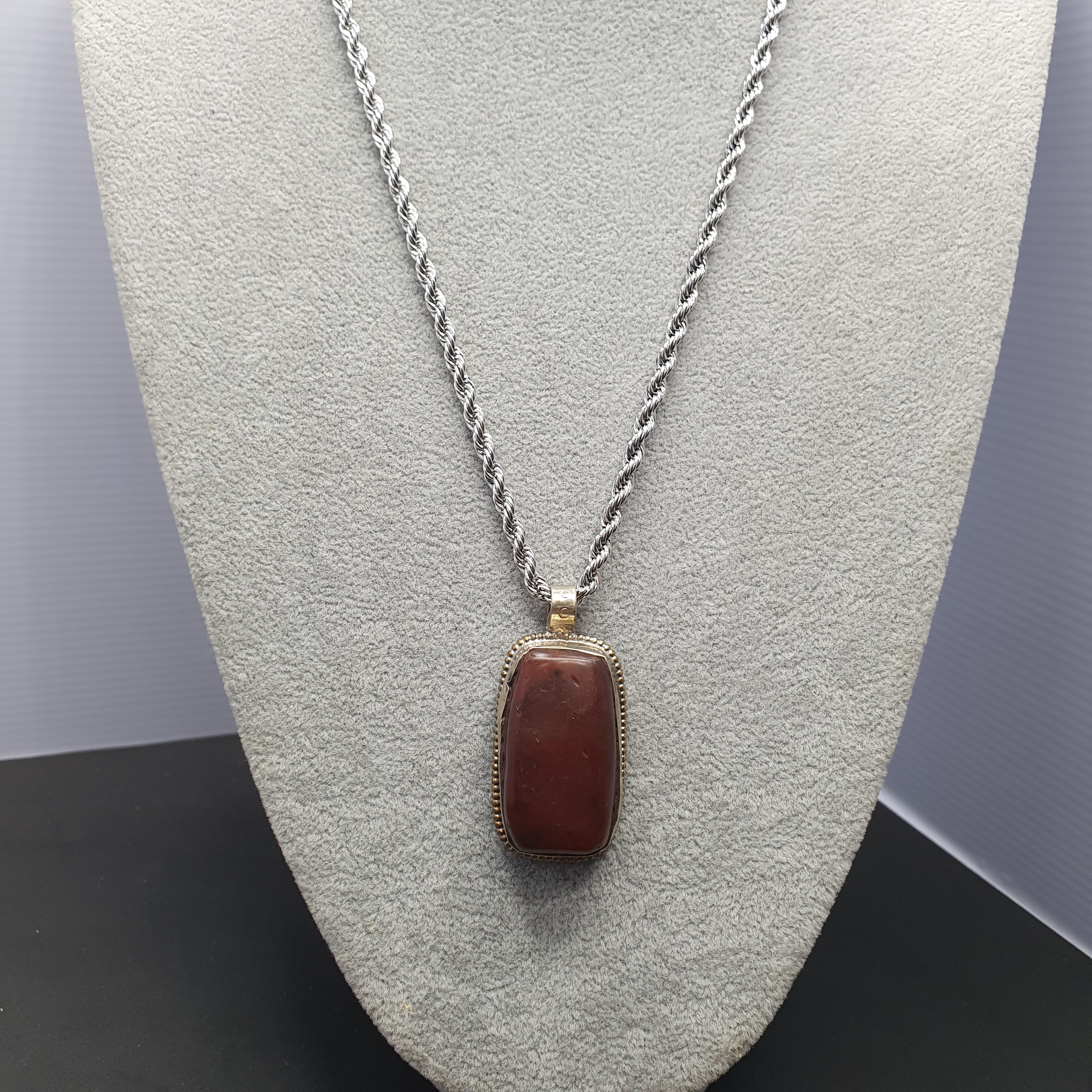Vintage Nepalese Tibetan Red Carnelian Agate Pendant Necklace