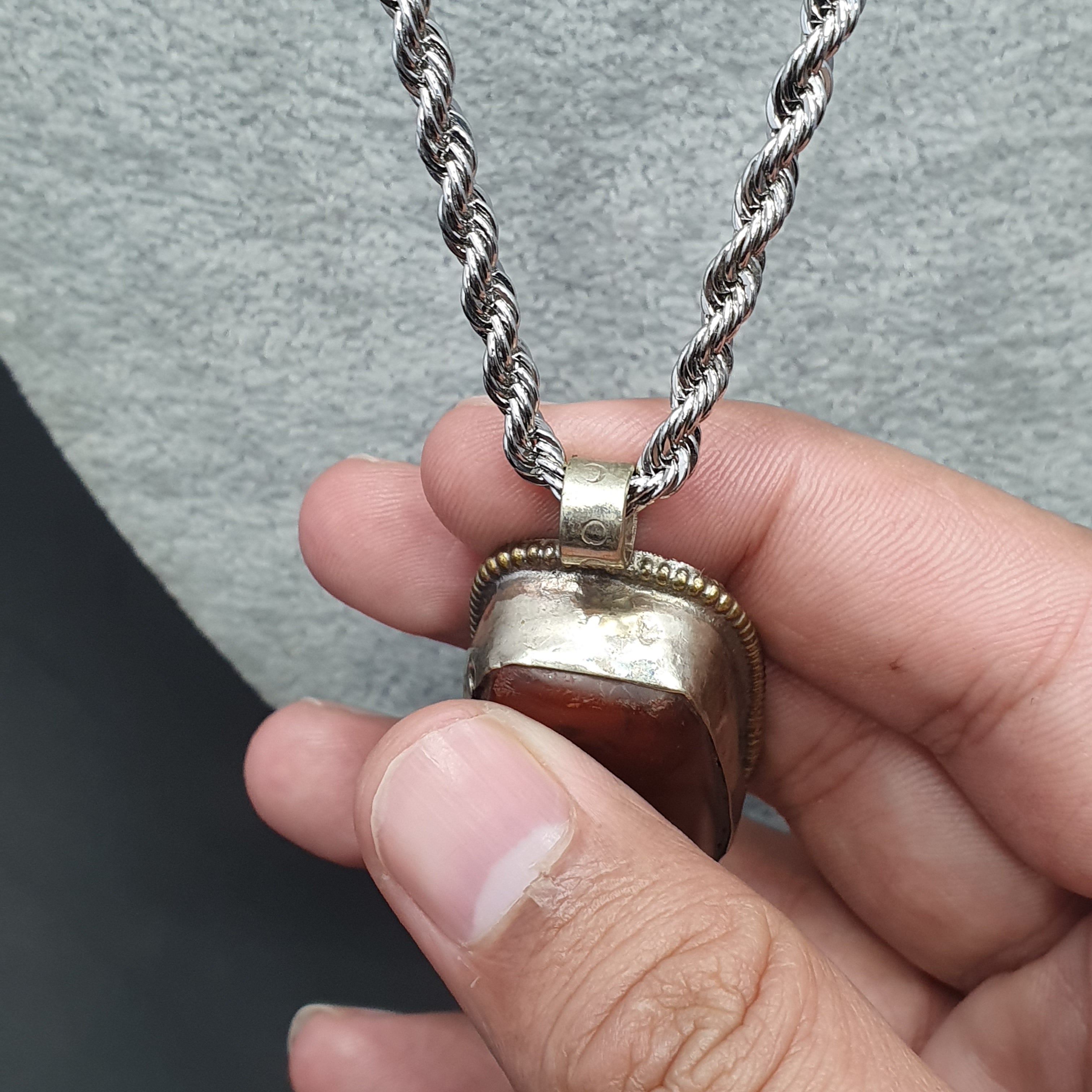 Vintage Nepalese Tibetan Red Carnelian Agate Pendant Necklace