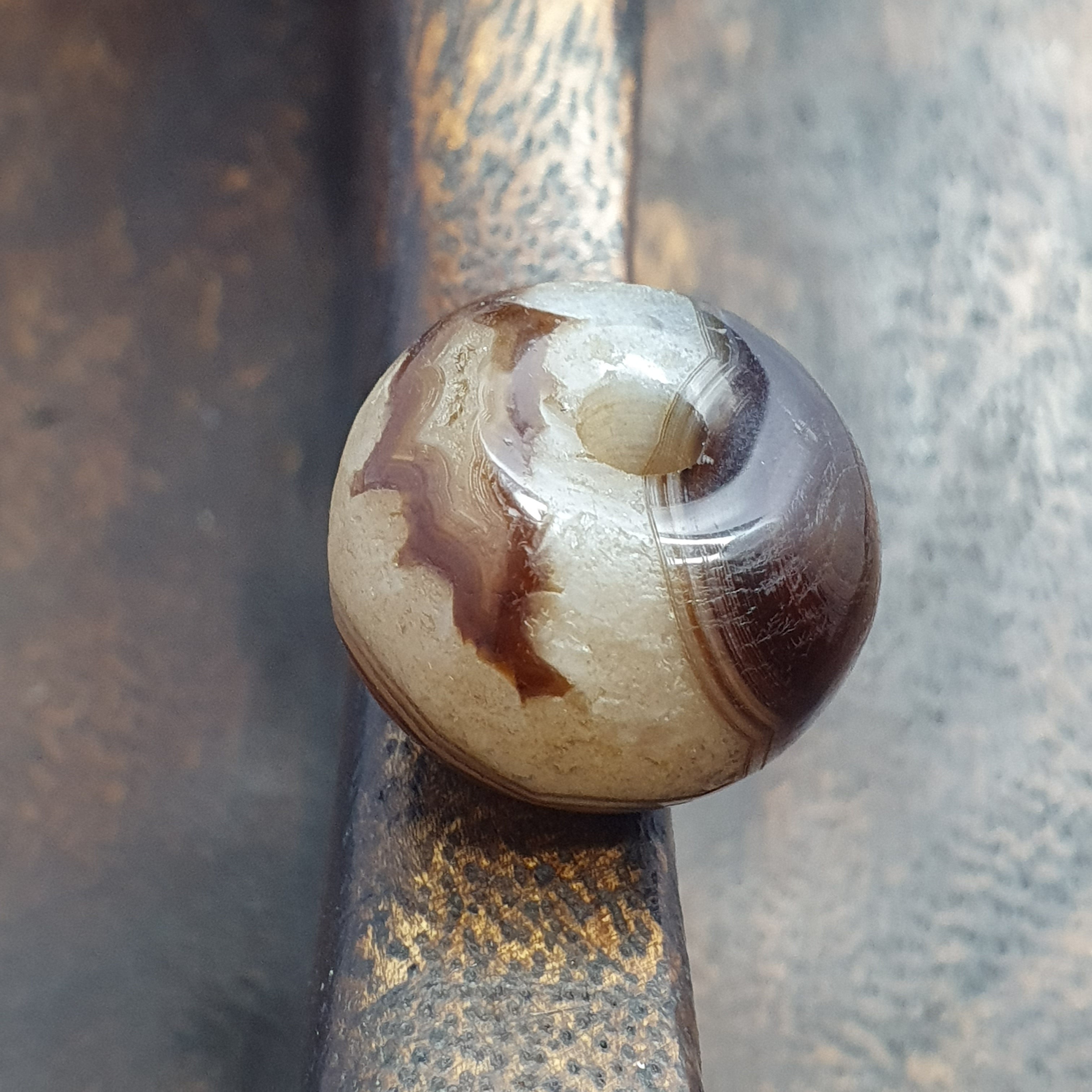 Natural Eye Patterned Himalayan Agate Bead: Tibetan Gemstone (20.8 x 15.1mm)