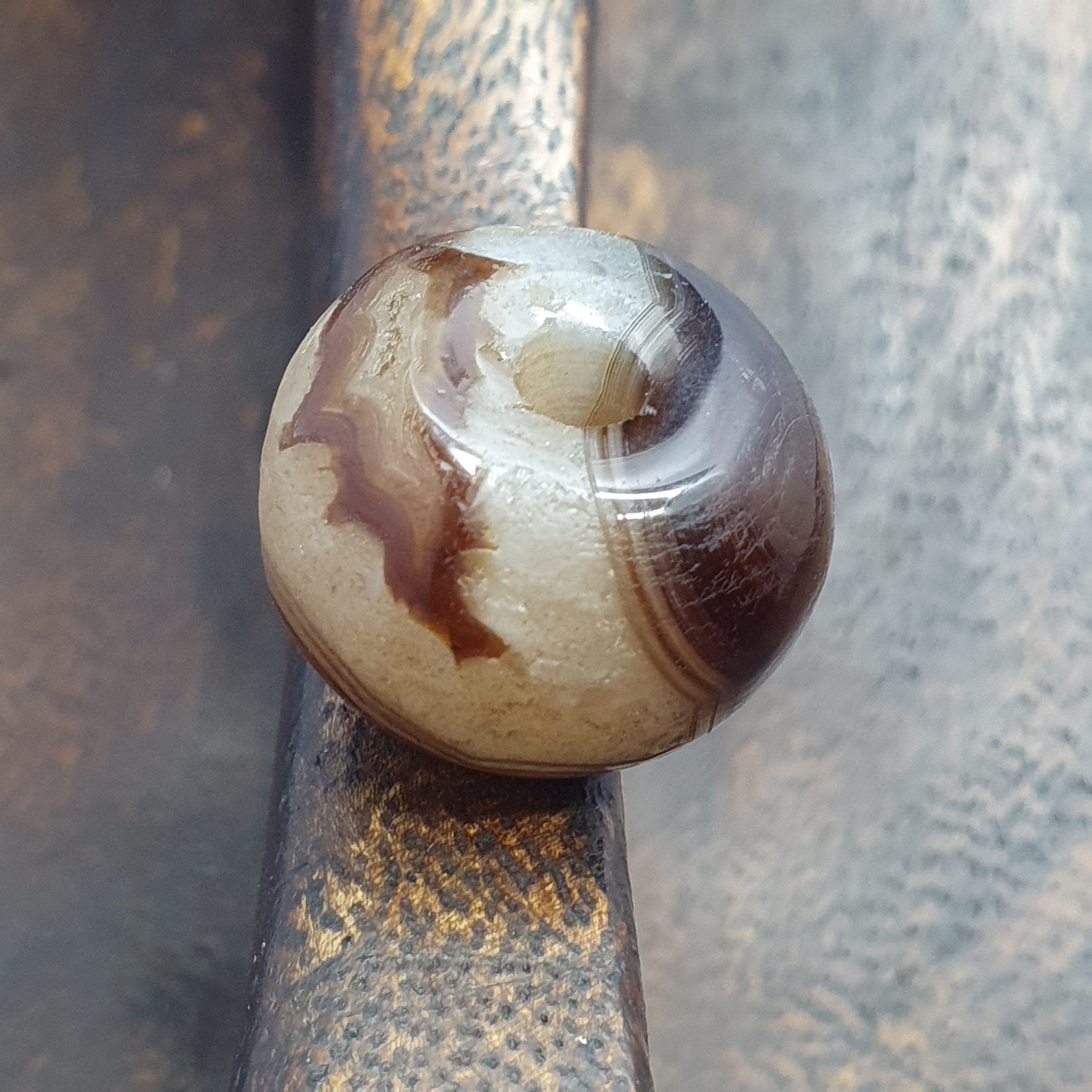 Natural Eye Patterned Himalayan Agate Bead: Tibetan Gemstone (20.8 x 15.1mm)