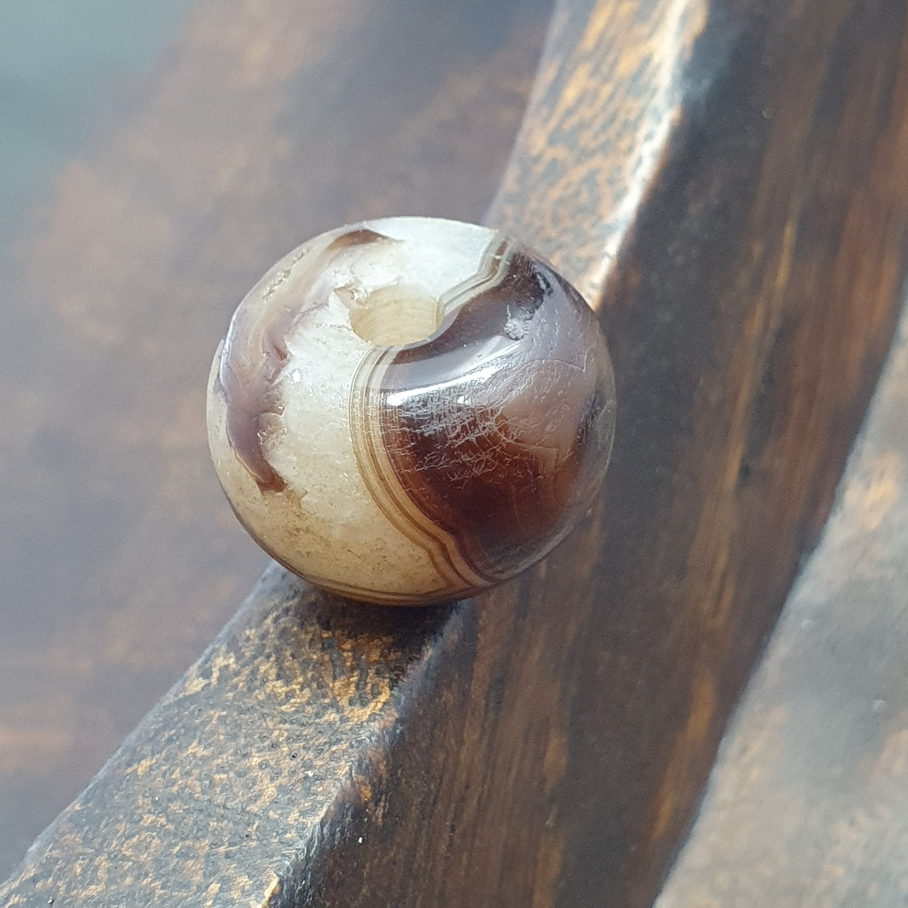 Natural Eye Patterned Himalayan Agate Bead: Tibetan Gemstone (20.8 x 15.1mm)