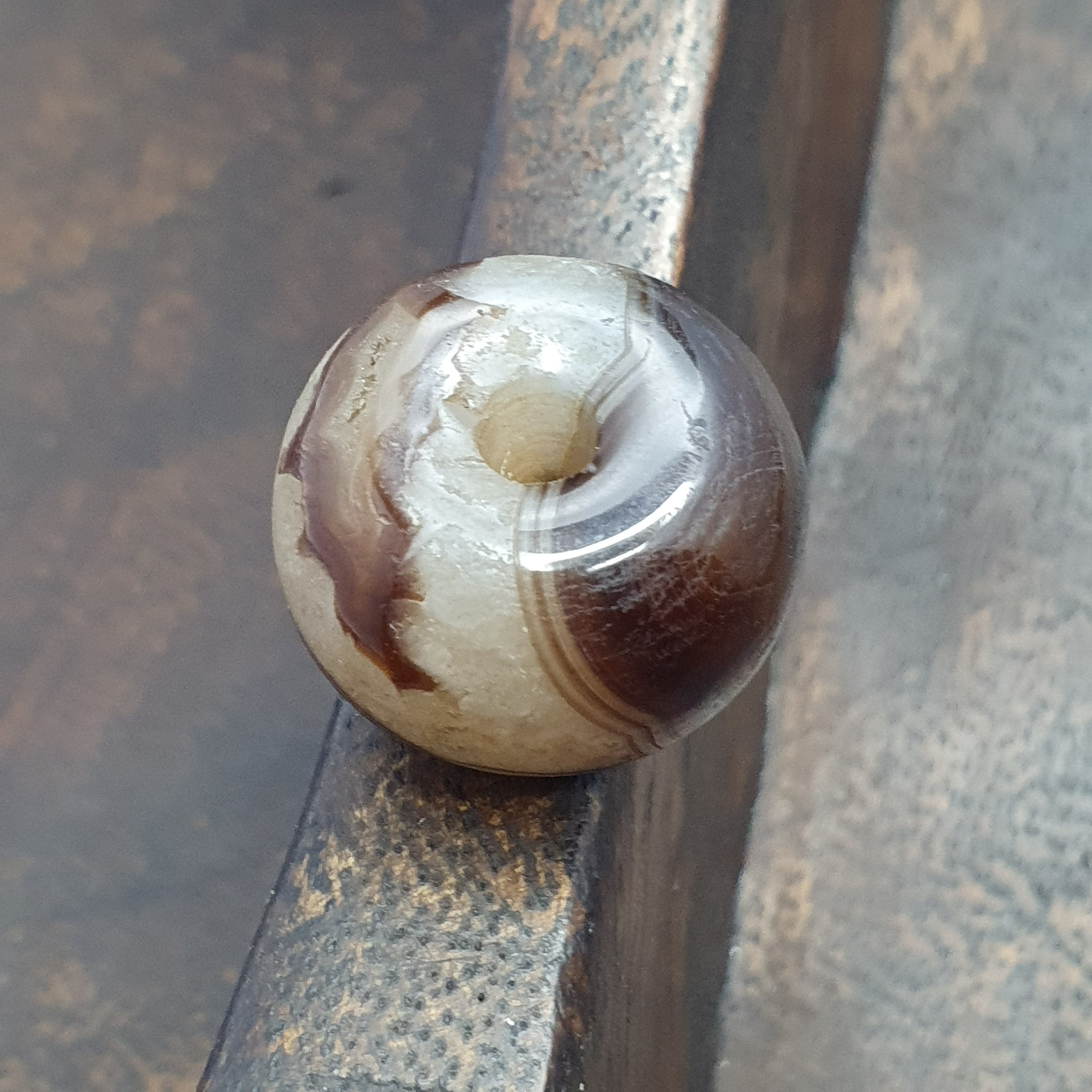 Natural Eye Patterned Himalayan Agate Bead: Tibetan Gemstone (20.8 x 15.1mm)