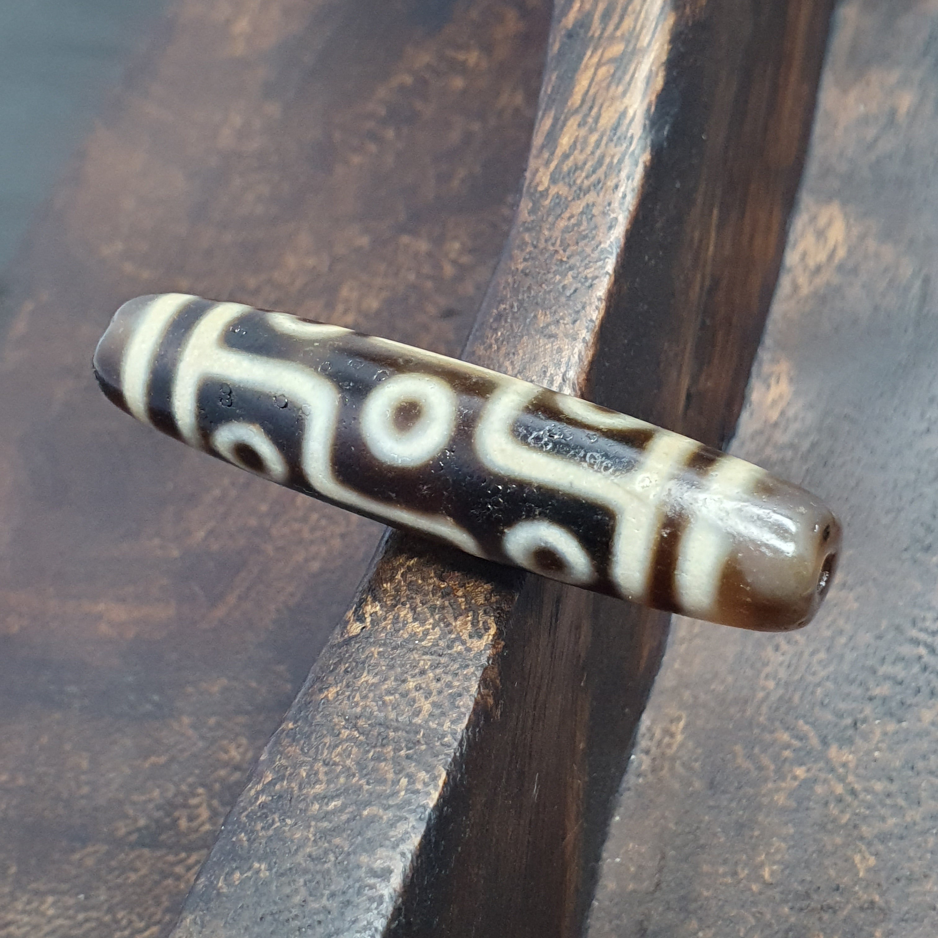 Vintage Tibetan 9 Eyes Agate Dzi Bead Amulet