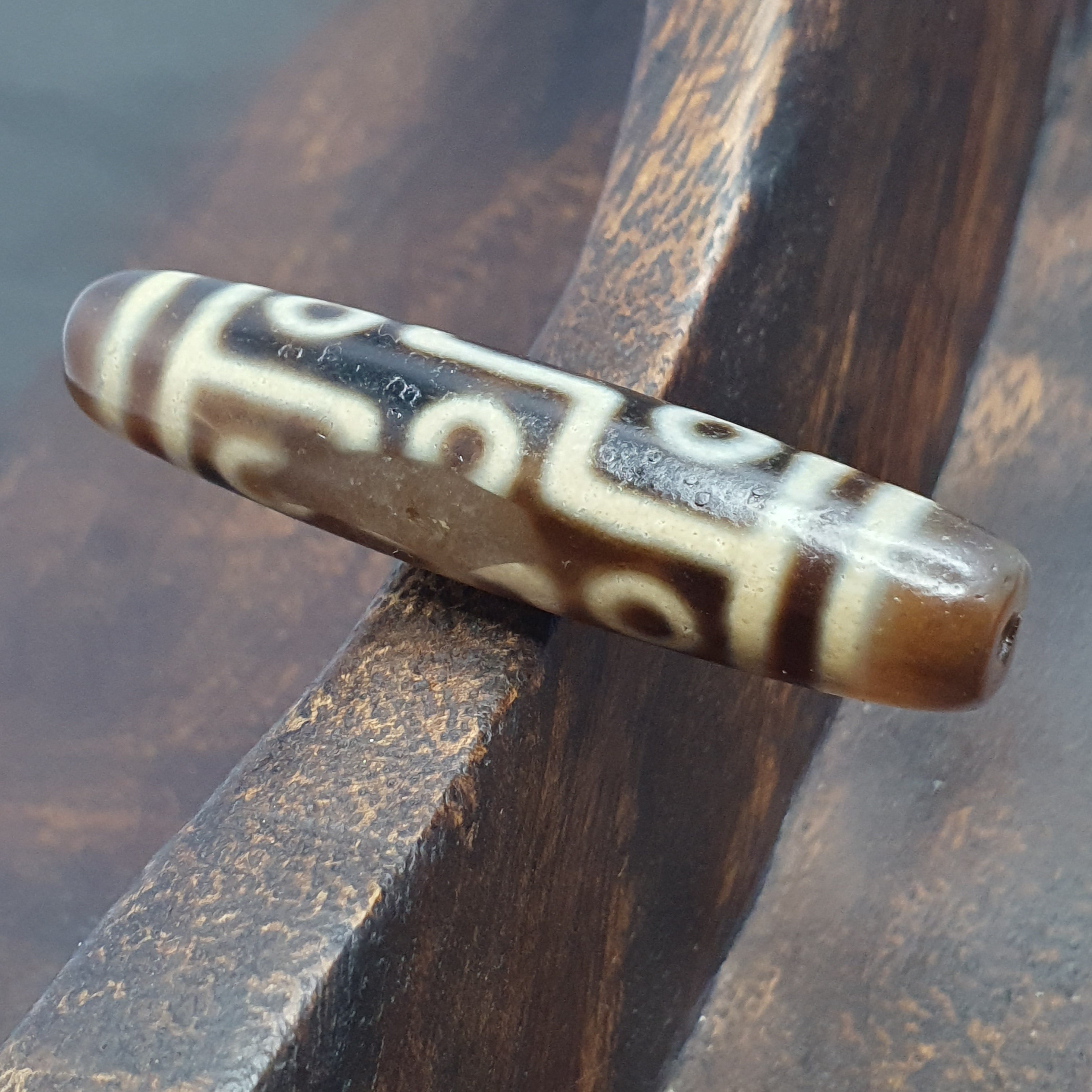 Vintage Tibetan 9 Eyes Agate Dzi Bead Amulet