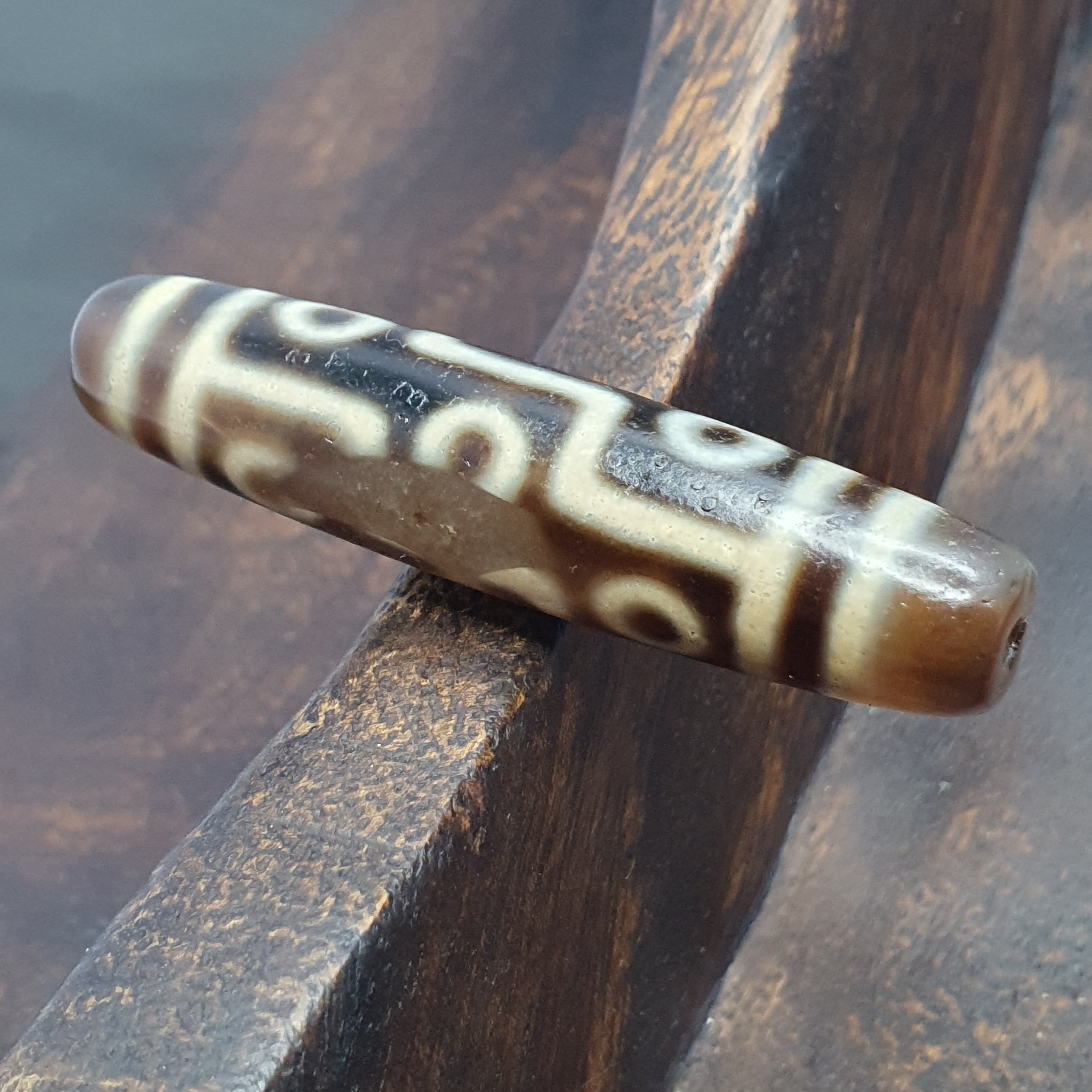 Vintage Tibetan 9 Eyes Agate Dzi Bead Amulet