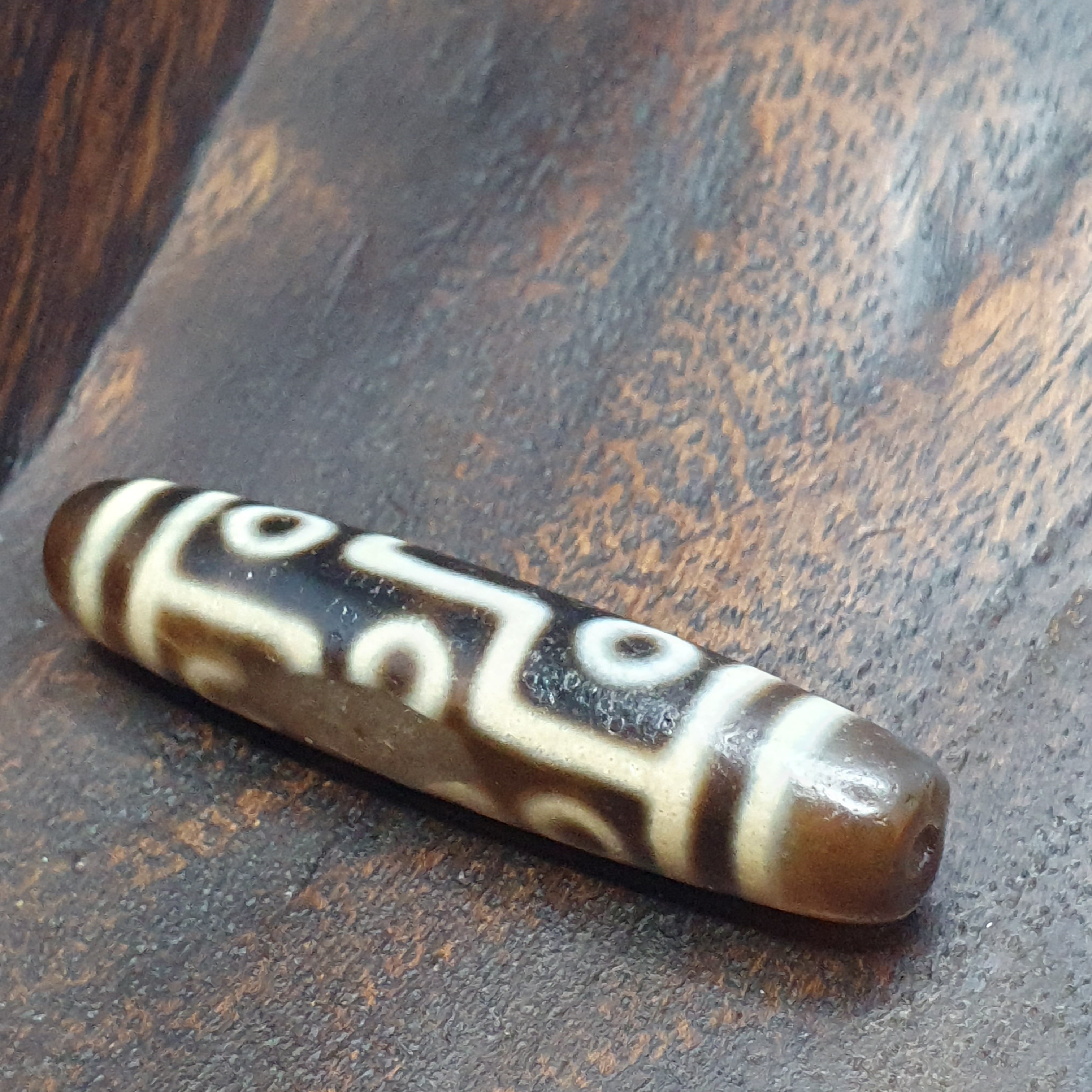 Vintage Tibetan 9 Eyes Agate Dzi Bead Amulet