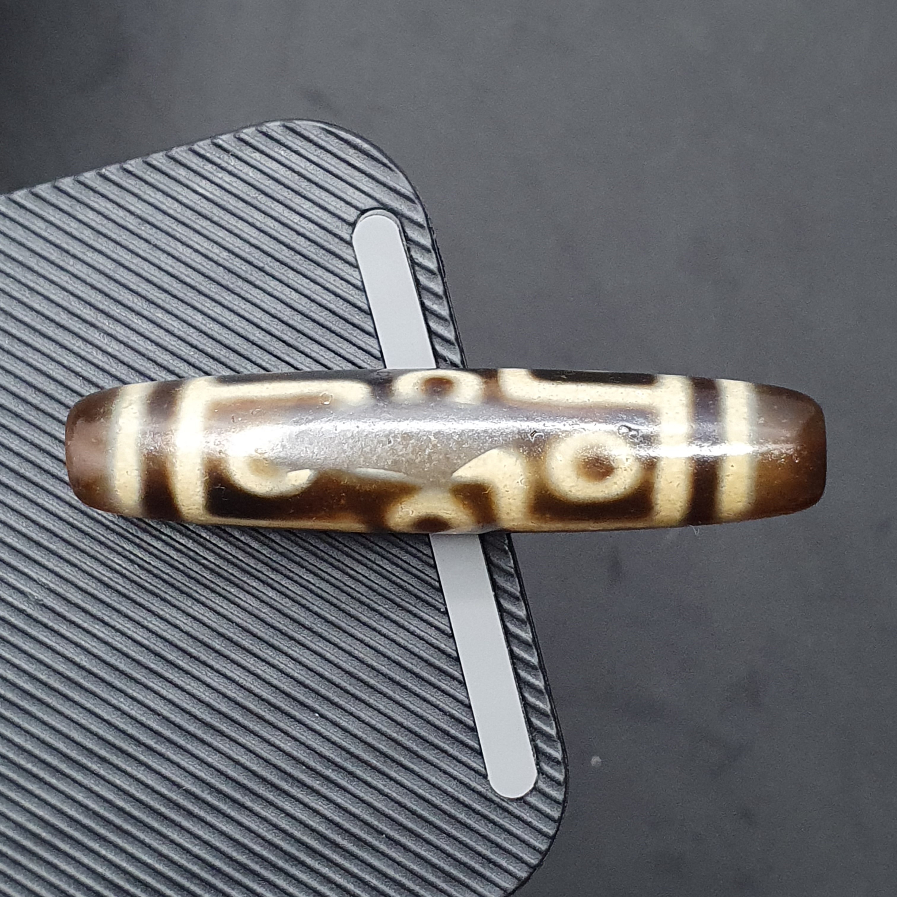 Vintage Tibetan 9 Eyes Agate Dzi Bead Amulet