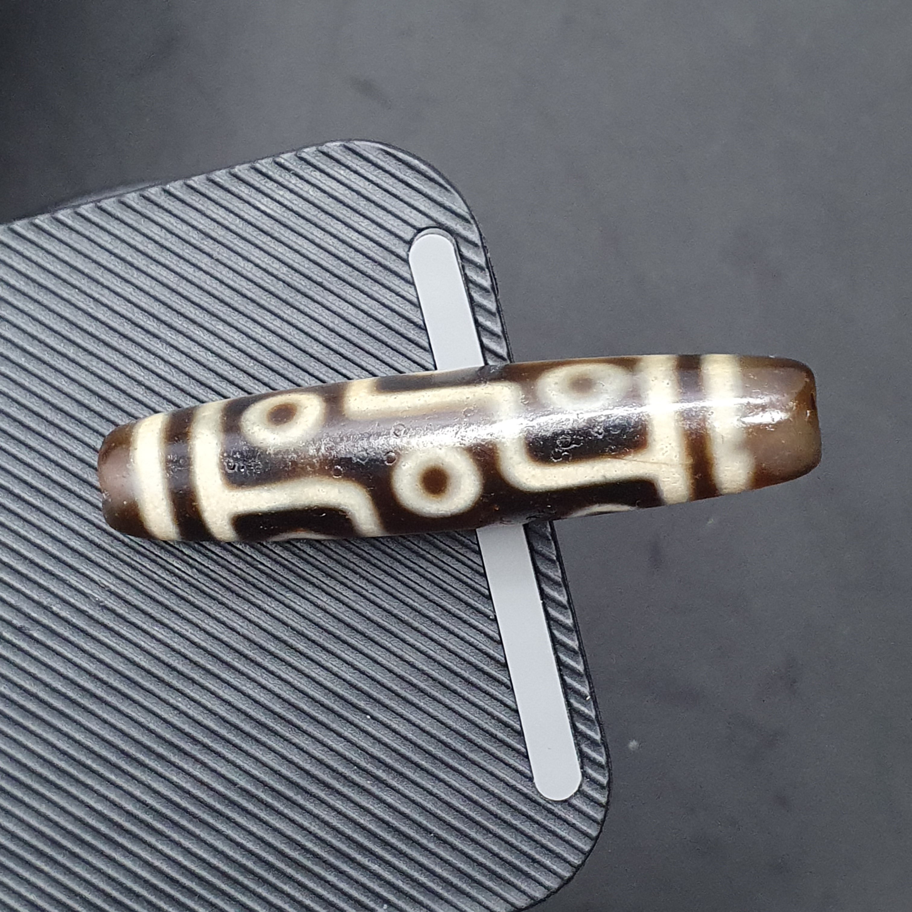 Vintage Tibetan 9 Eyes Agate Dzi Bead Amulet