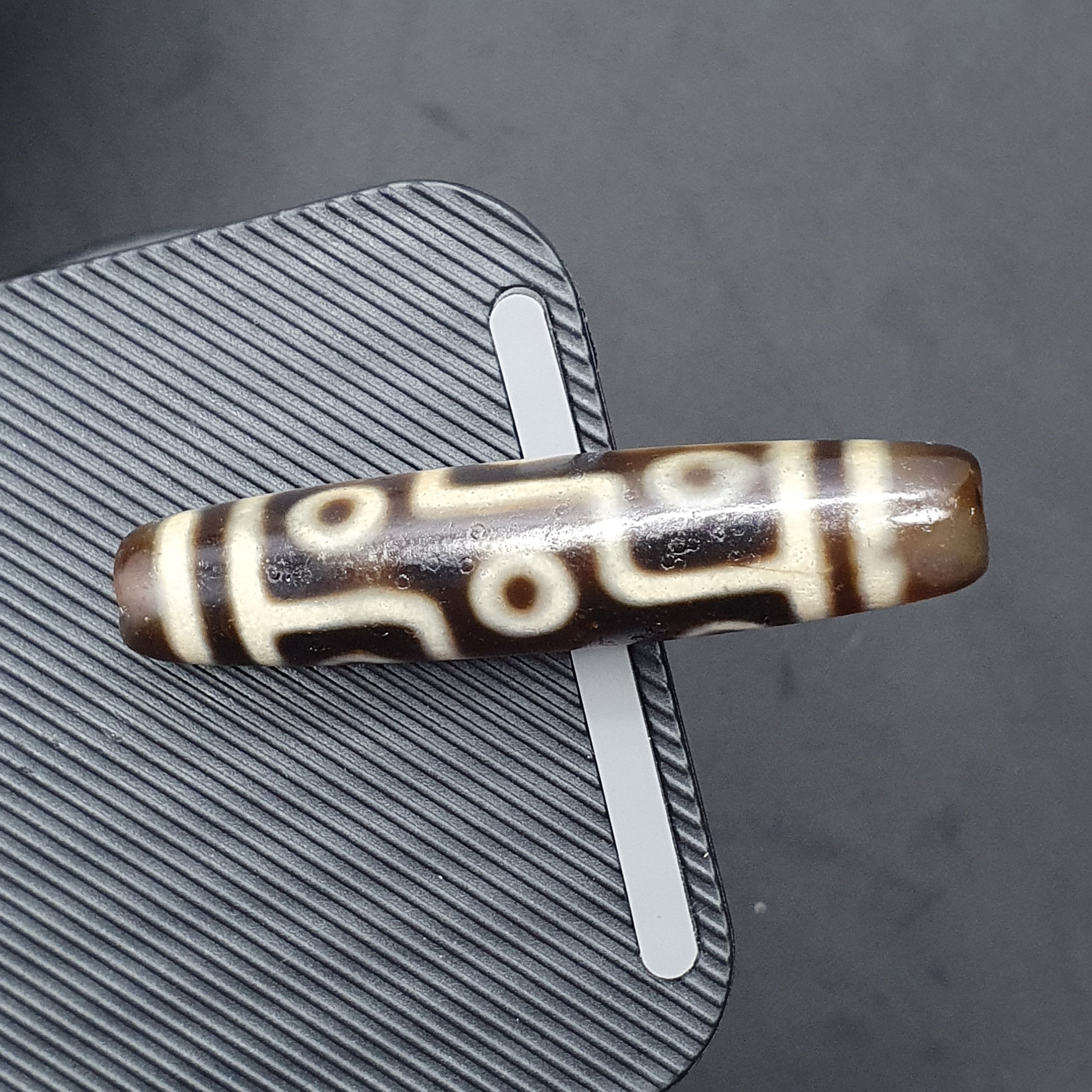 Vintage Tibetan 9 Eyes Agate Dzi Bead Amulet