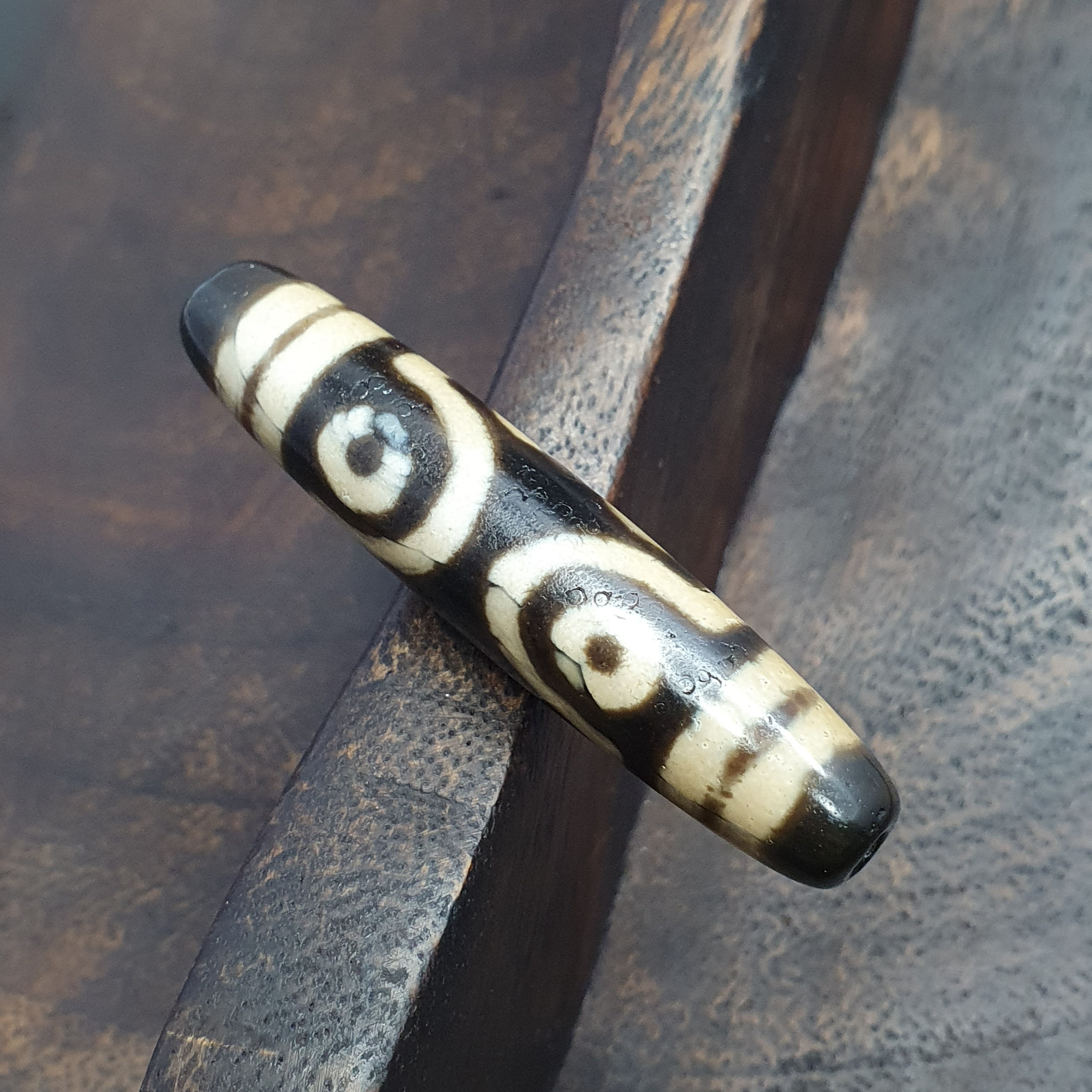 Vintage 7 Eyes Tibetan Agate Dzi Bead Amulet (57.1mm)