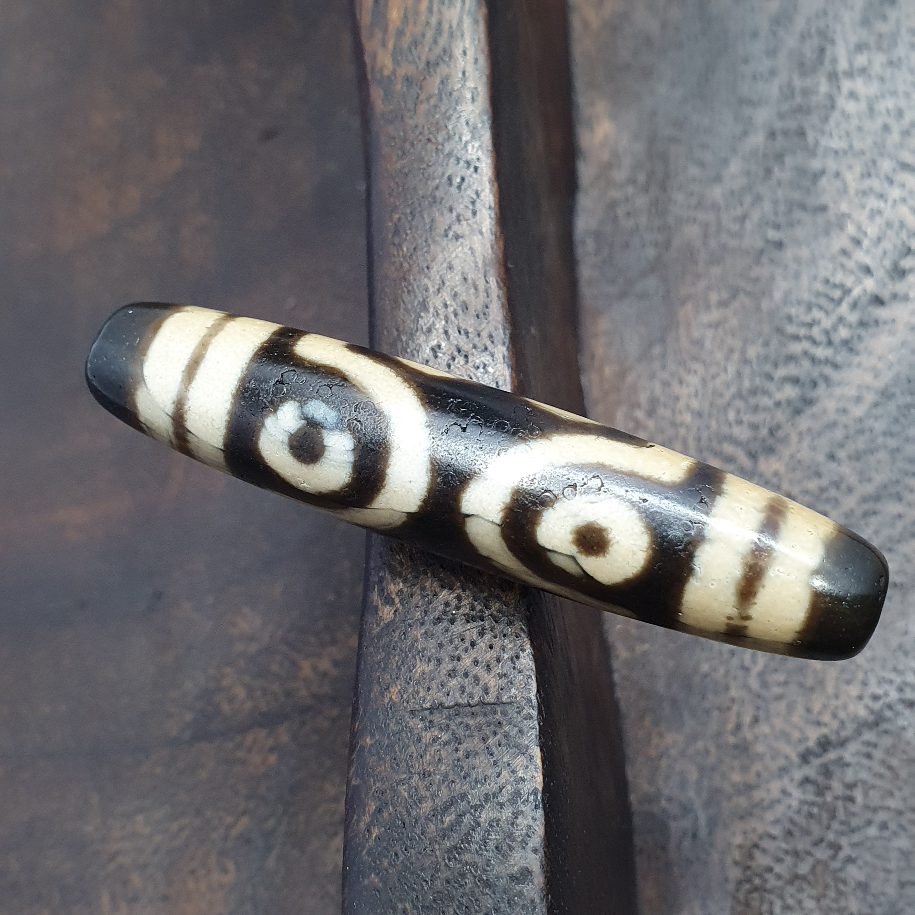 Vintage 7 Eyes Tibetan Agate Dzi Bead Amulet (57.1mm)