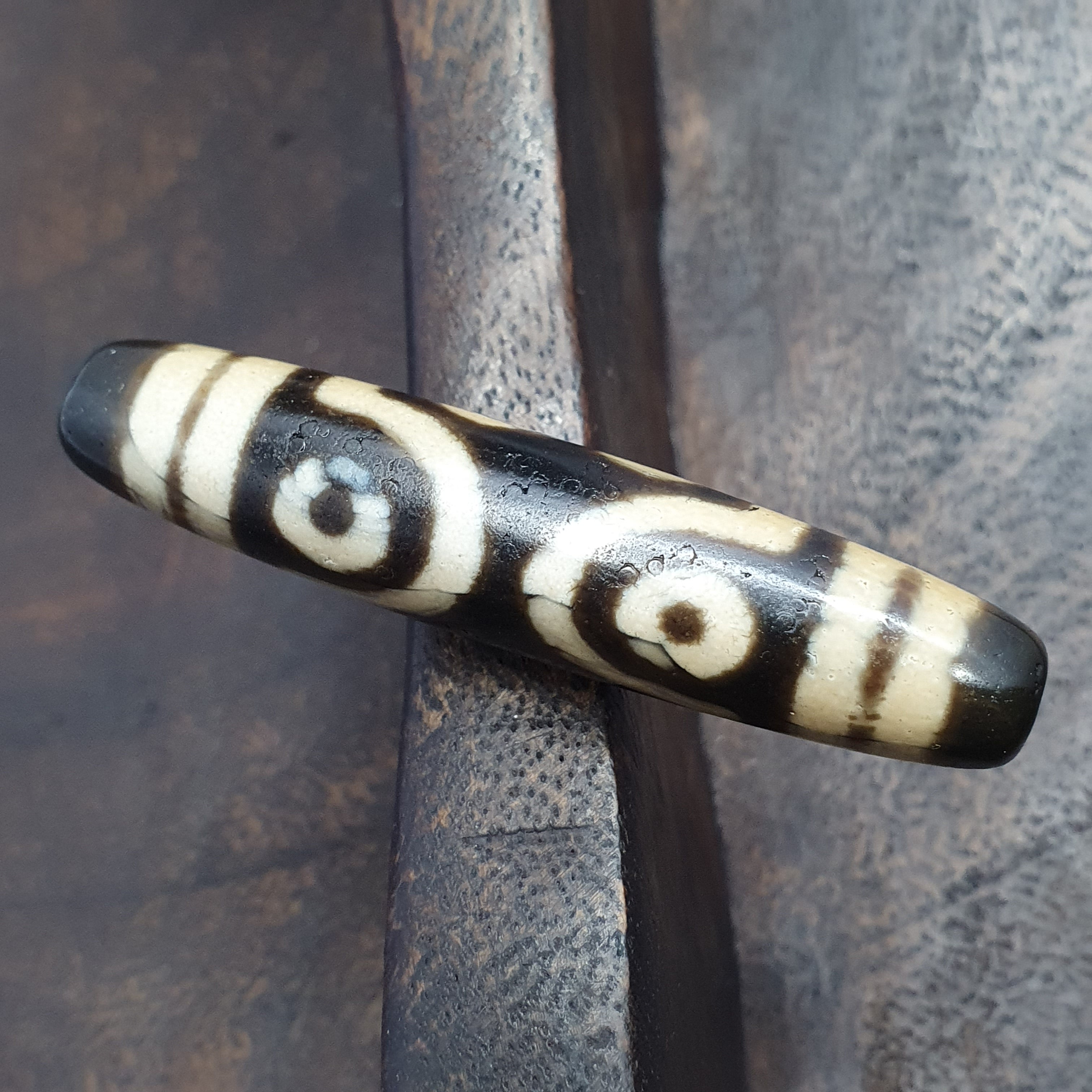 Vintage 7 Eyes Tibetan Agate Dzi Bead Amulet (57.1mm)