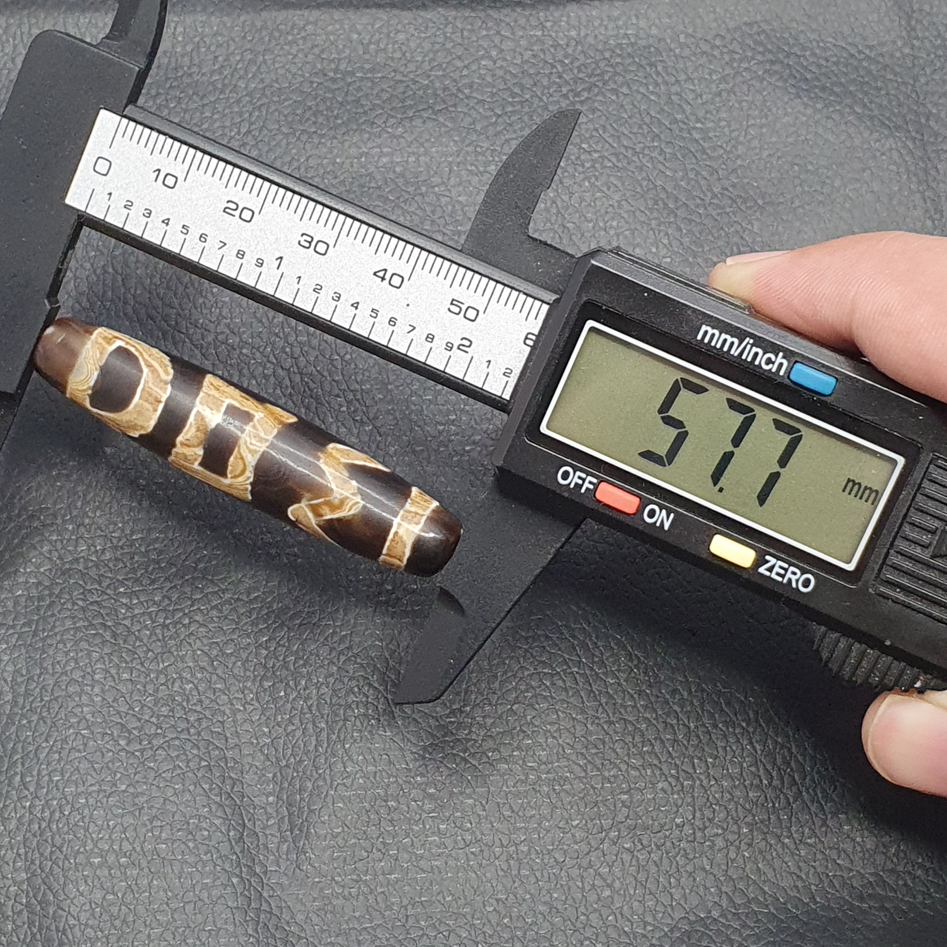 Vintage Rare Pattern Himalayan Tibetan Agate Dzi Bead