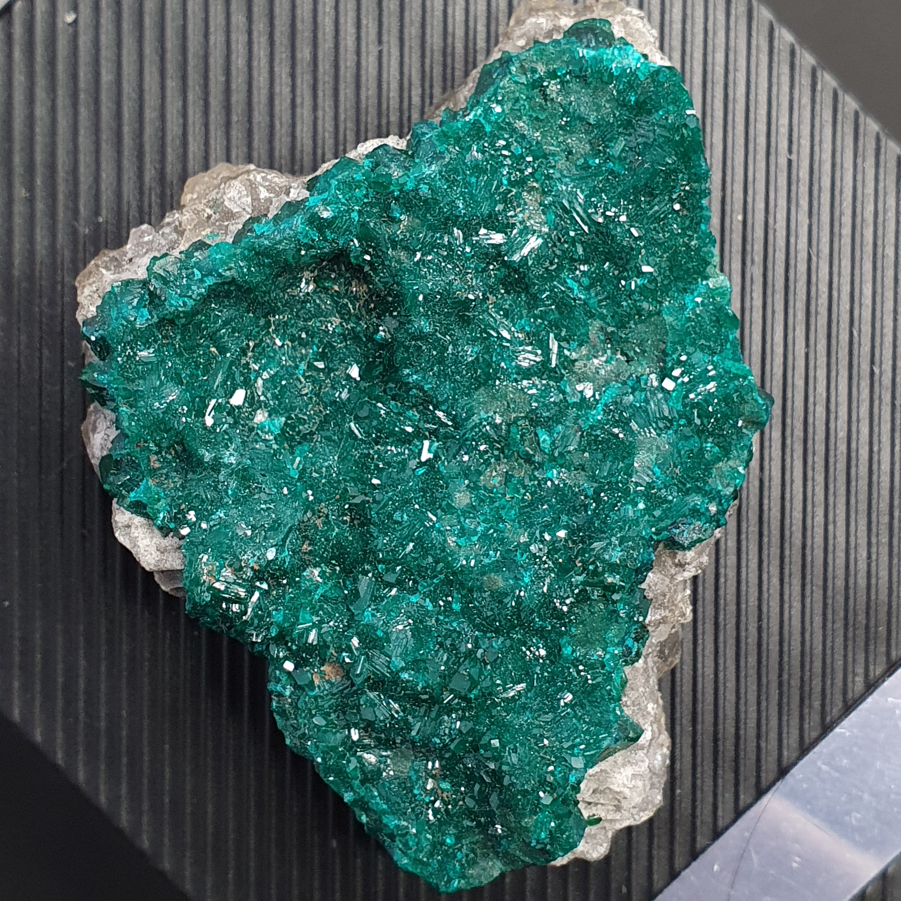 Rare crystal Dioptase emerald green color specimen From congo 185 CT