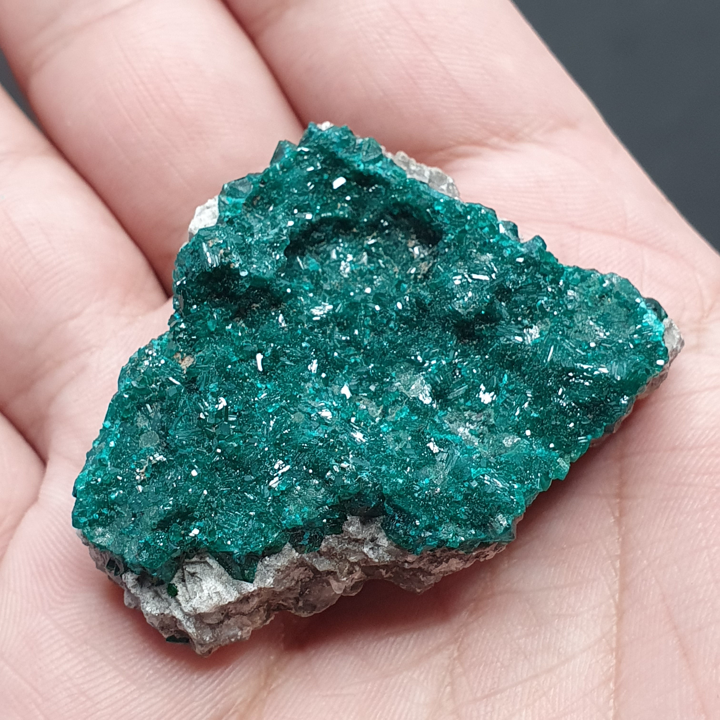 Rare crystal Dioptase emerald green color specimen From congo 185 CT