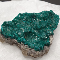 Rare crystal Dioptase emerald green color specimen From congo 185 CT