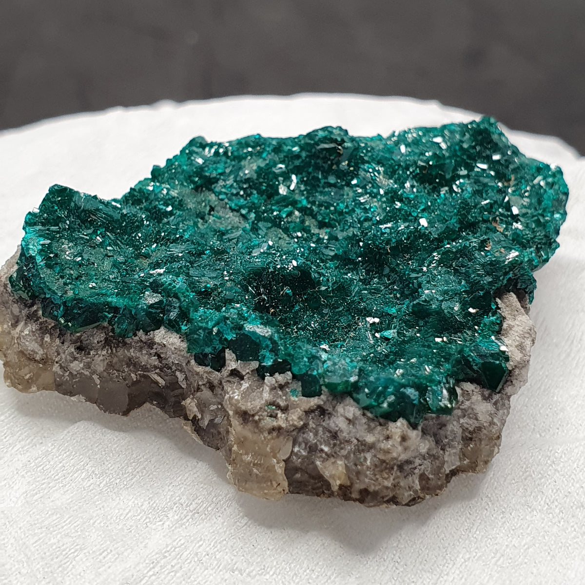 Rare crystal Dioptase emerald green color specimen From congo 185 CT