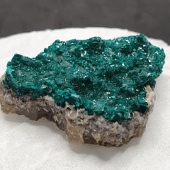 Rare crystal Dioptase emerald green color specimen From congo 185 CT