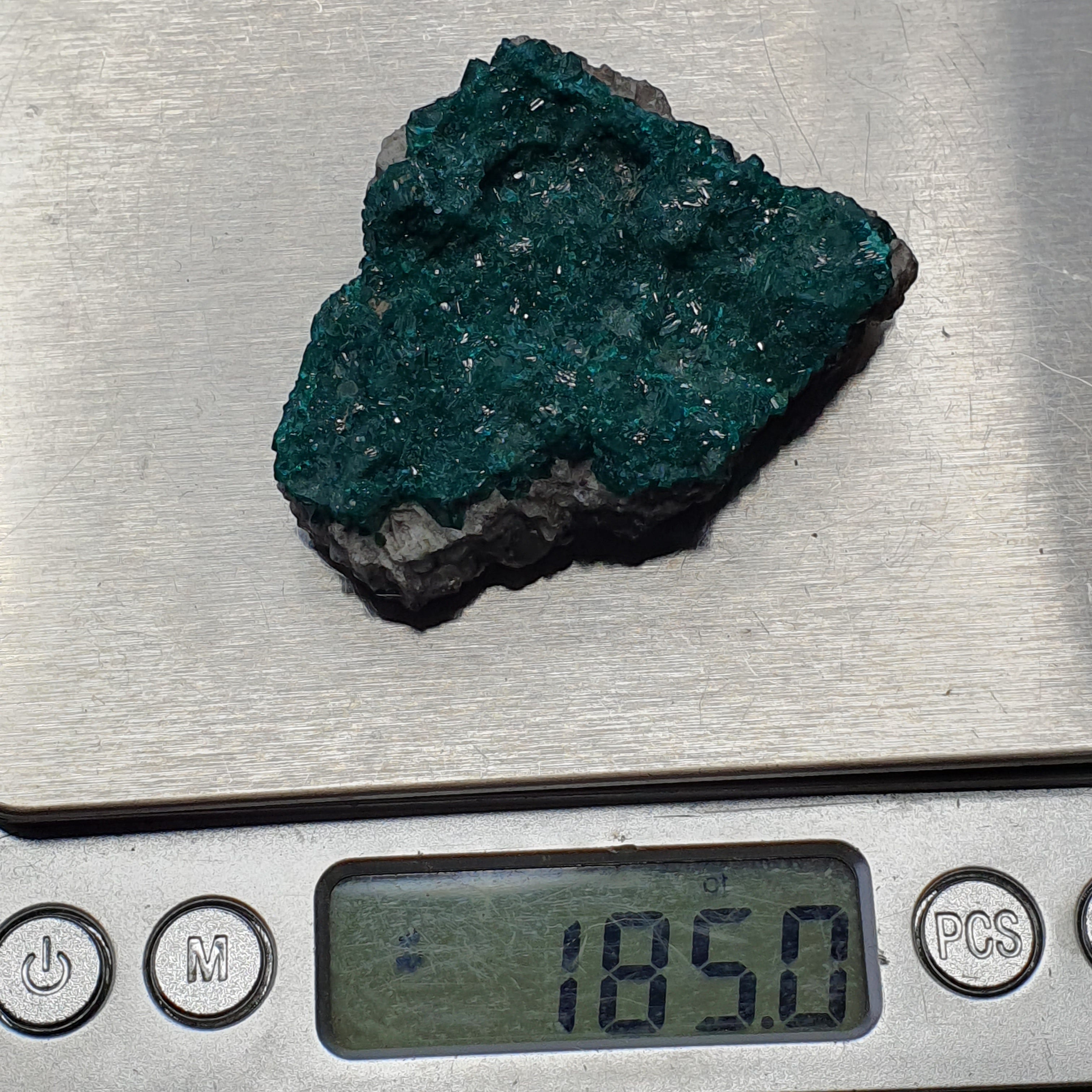 Rare crystal Dioptase emerald green color specimen From congo 185 CT