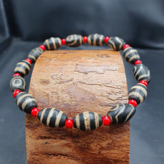 Vintage Tibetan 2 Eyes & 3 Stripe Pattern Agate  Beaded Necklace