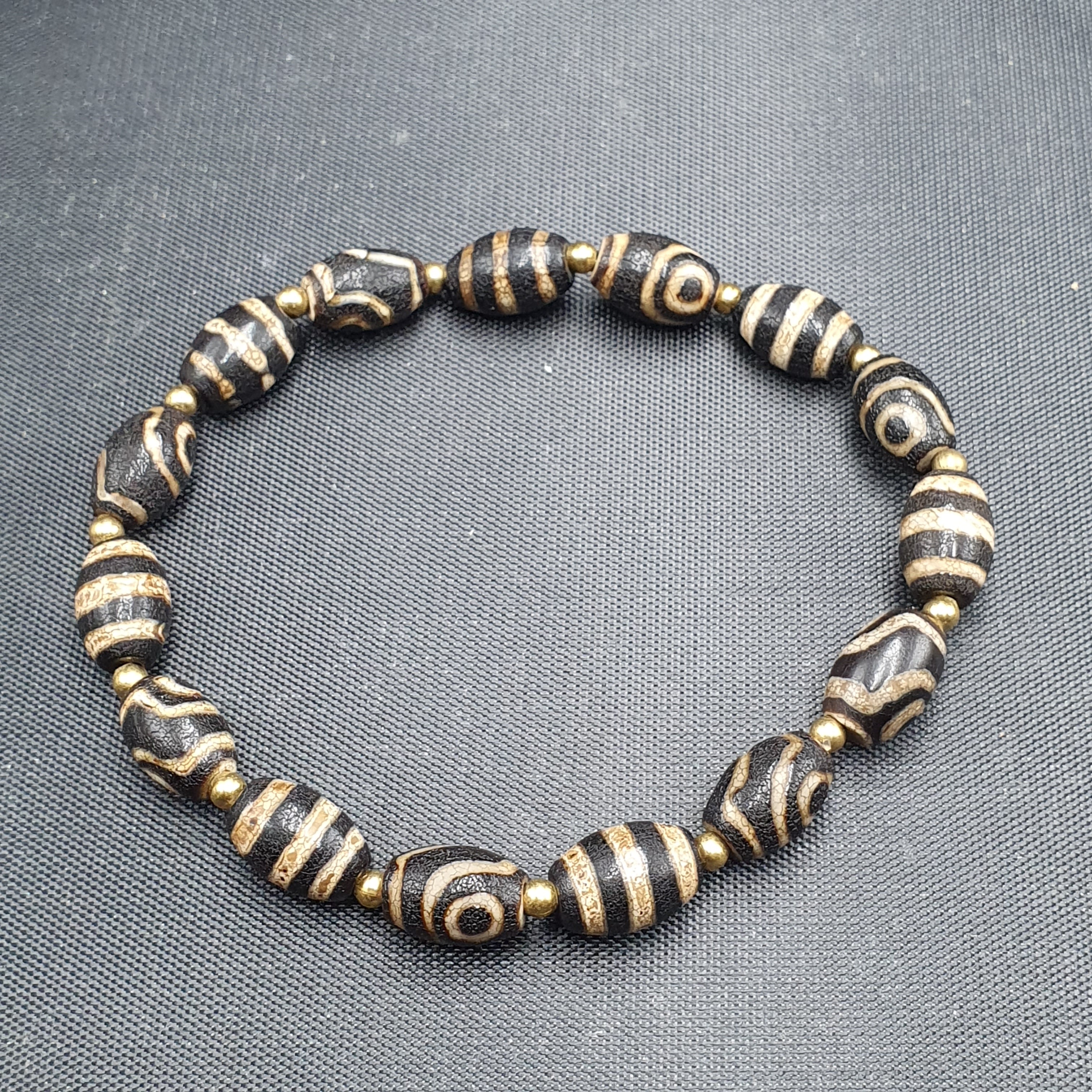 Tibetan Agate Beaded Bracelet: 2 Eye & 3 Stripe Pattern