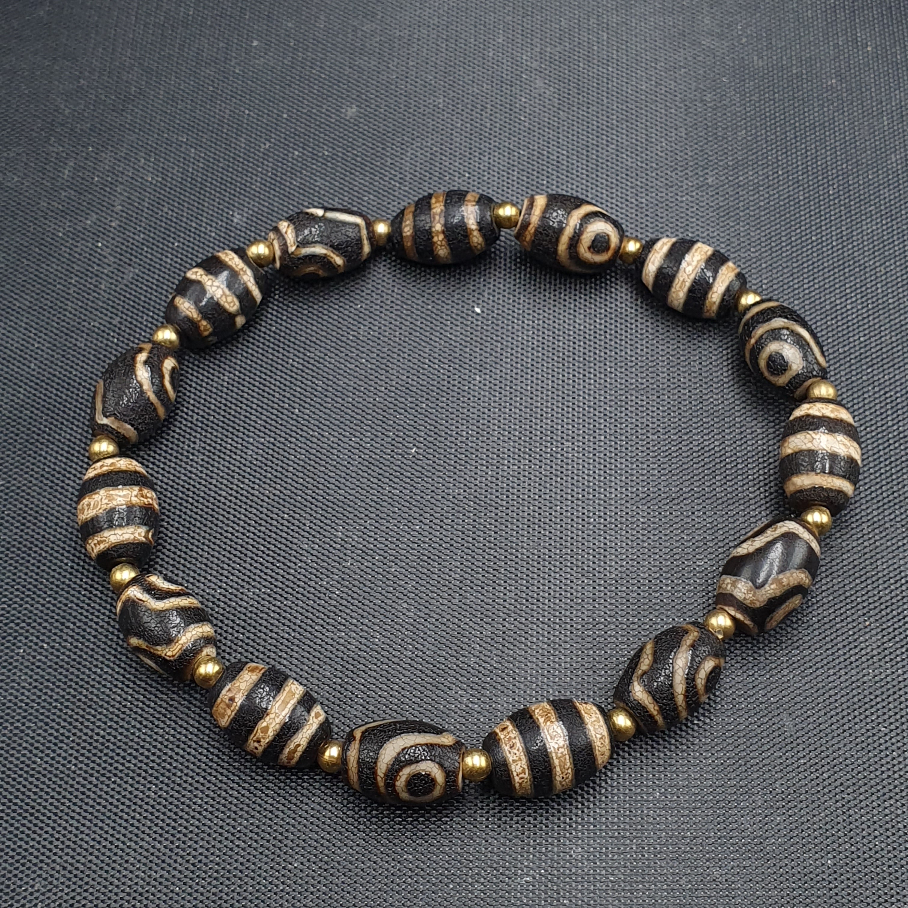 Tibetan Agate Beaded Bracelet: 2 Eye & 3 Stripe Pattern