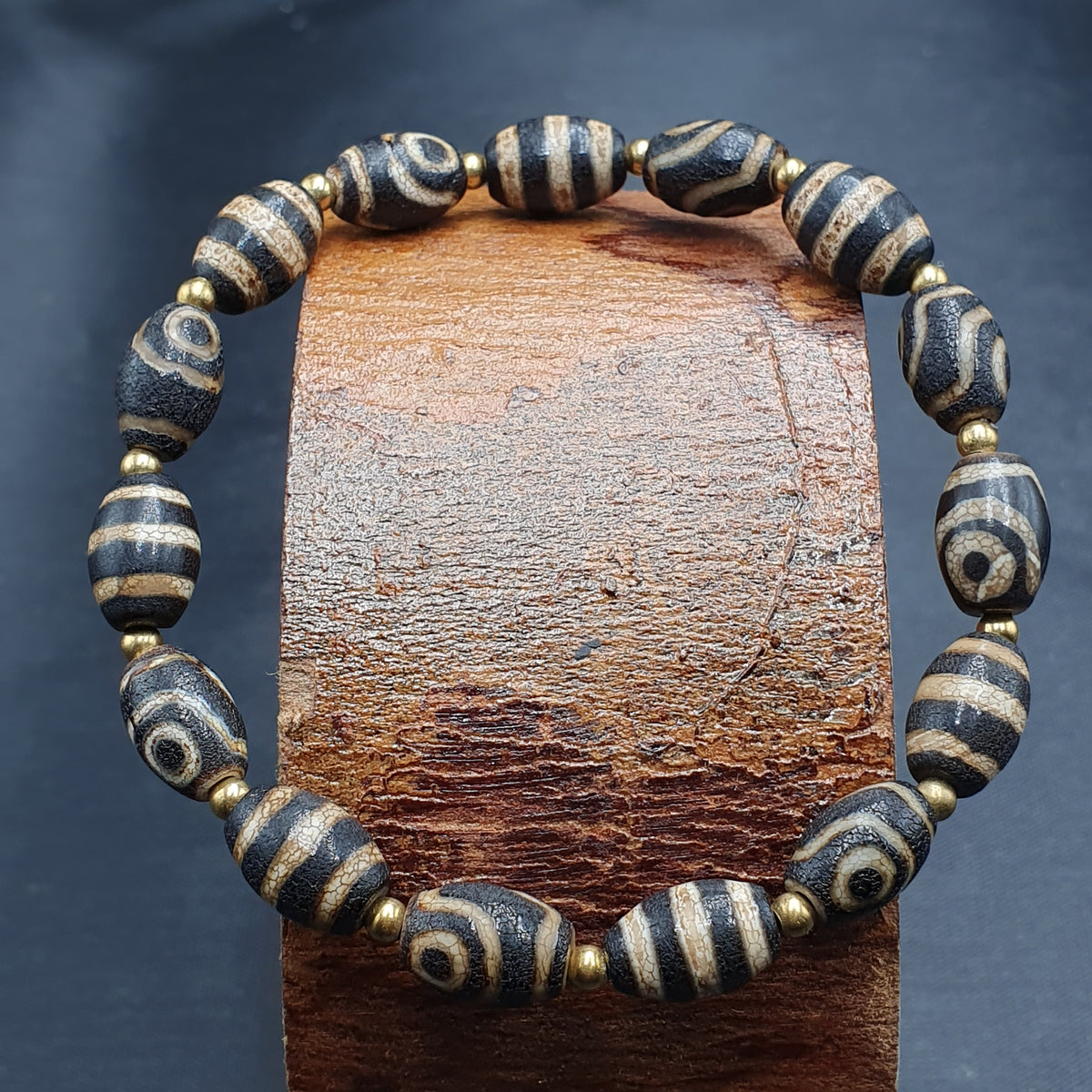 Tibetan Agate Beaded Bracelet: 2 Eye & 3 Stripe Pattern