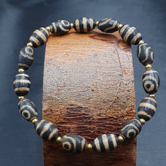 Tibetan Agate Beaded Bracelet: 2 Eye & 3 Stripe Pattern